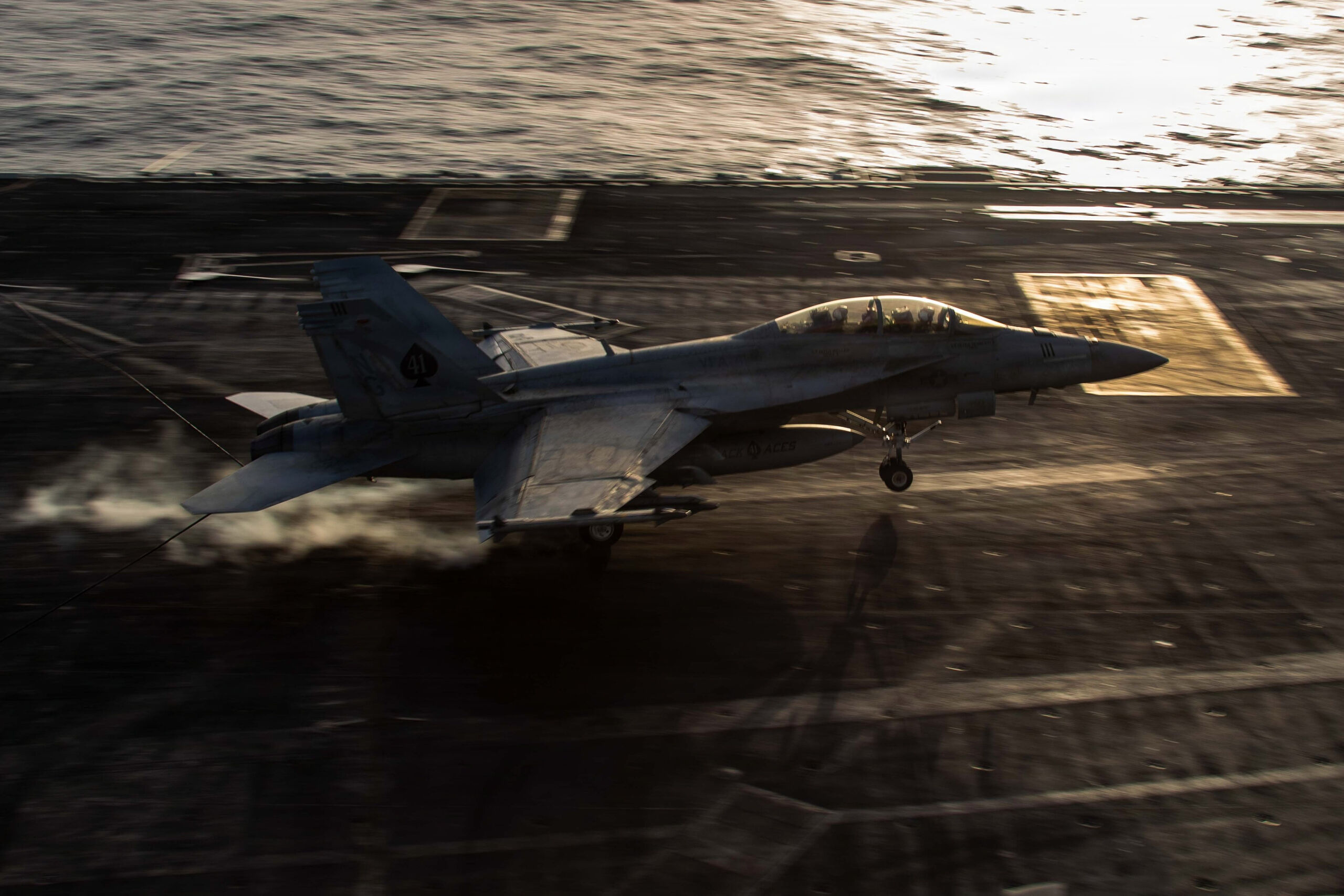 Trump anuncia que han rescatado a dos pilotos perdidos en Irán: "¡Lo tenemos!, está sano y salvo"