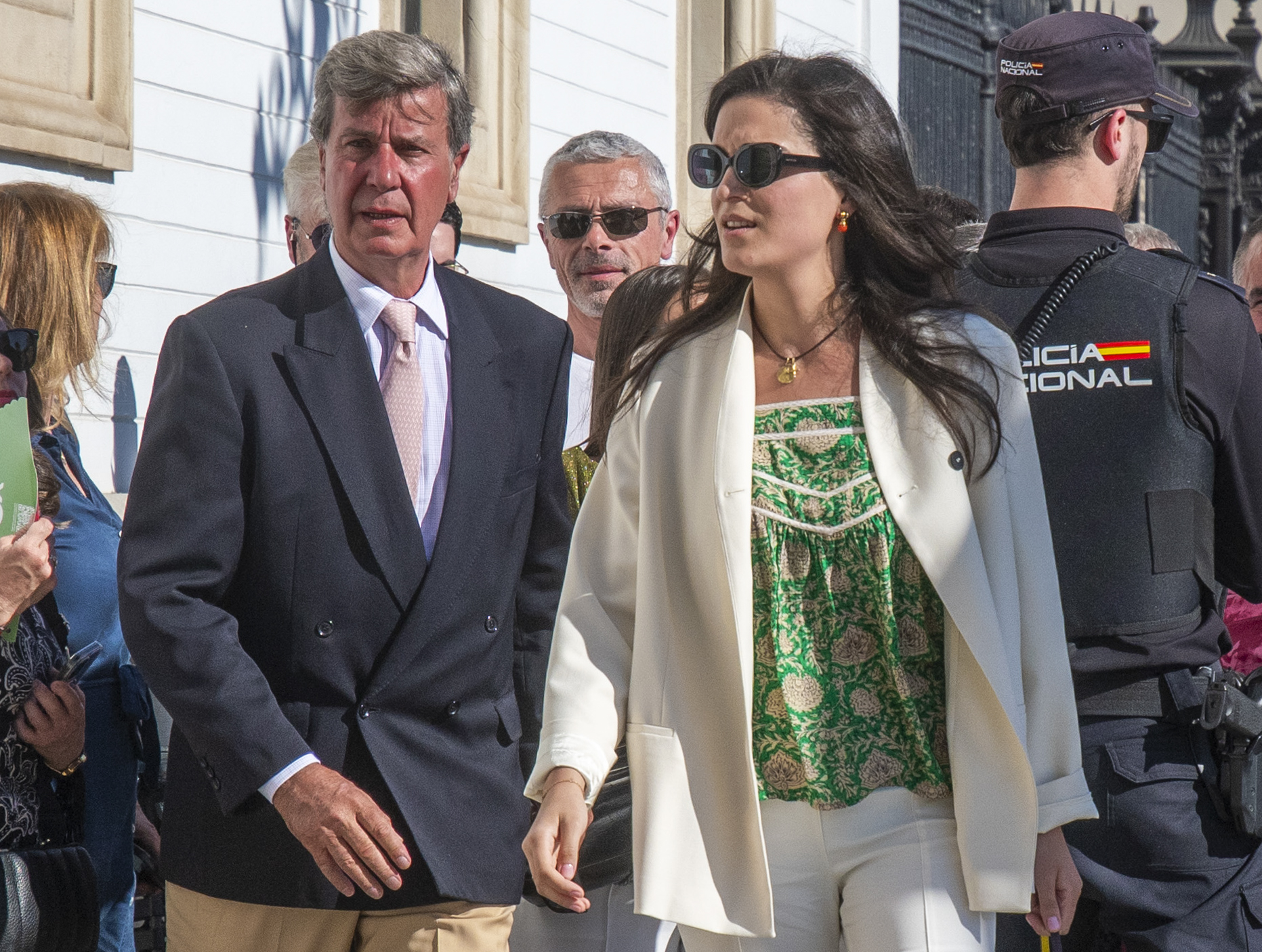 Cumbre de VIPS en Sevilla para la vuelta de Morante: de Almeida a Cayetano Martínez de Irujo