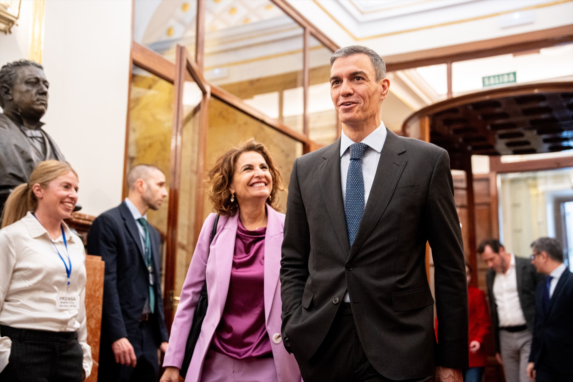 Bienvenidos al mayor atraco fiscal de la historia de España: Sánchez dispara los impuestos y cotizaciones