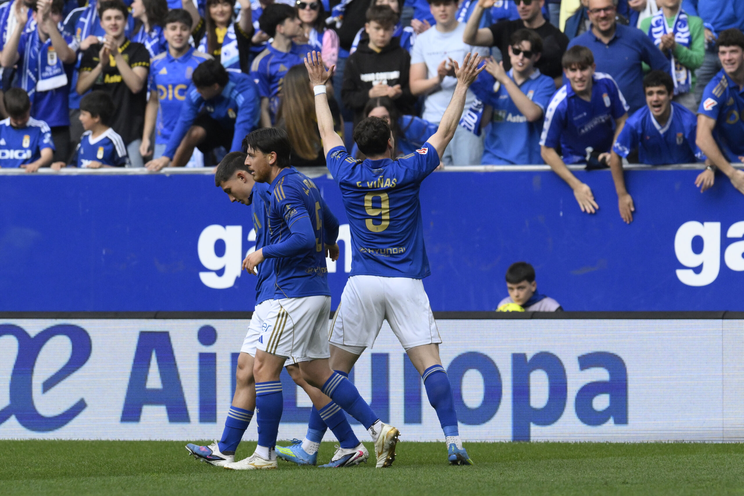 Caos en el Sevilla: insultos y amenazas de muerte tras rozar los puestos de descenso
