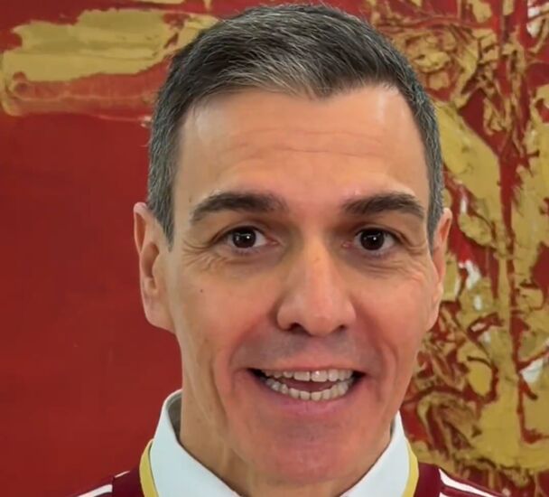 Pedro Sánchez se salta dos veces el embargo de los datos del paro de marzo