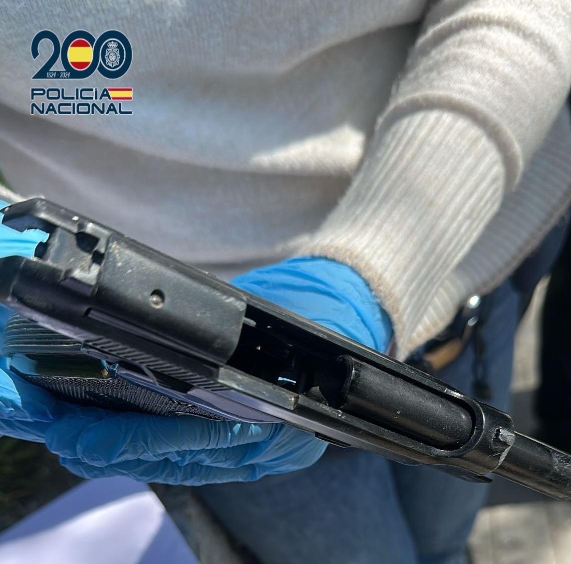 Cuatro detenidos en Hortaleza por hacerse pasar por policías y planear un robo violento