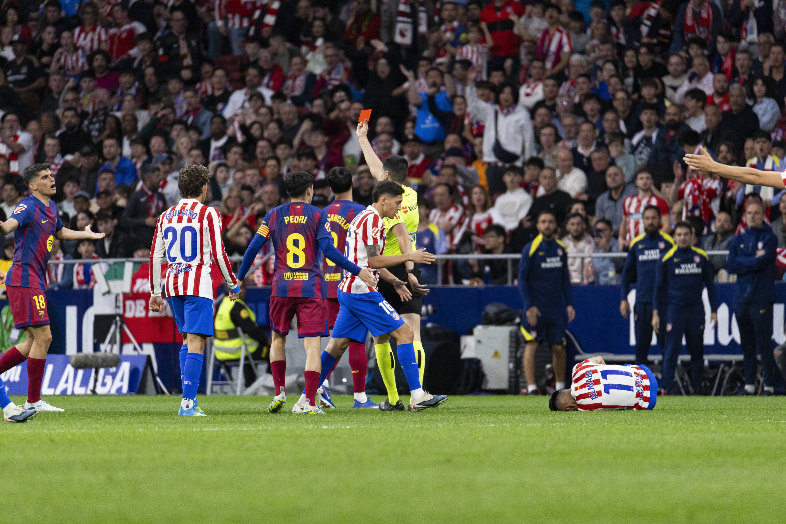 Escándalo en el Atleti-Barça: el CTA reconoce que le perdonaron la roja a Gerard Martín
