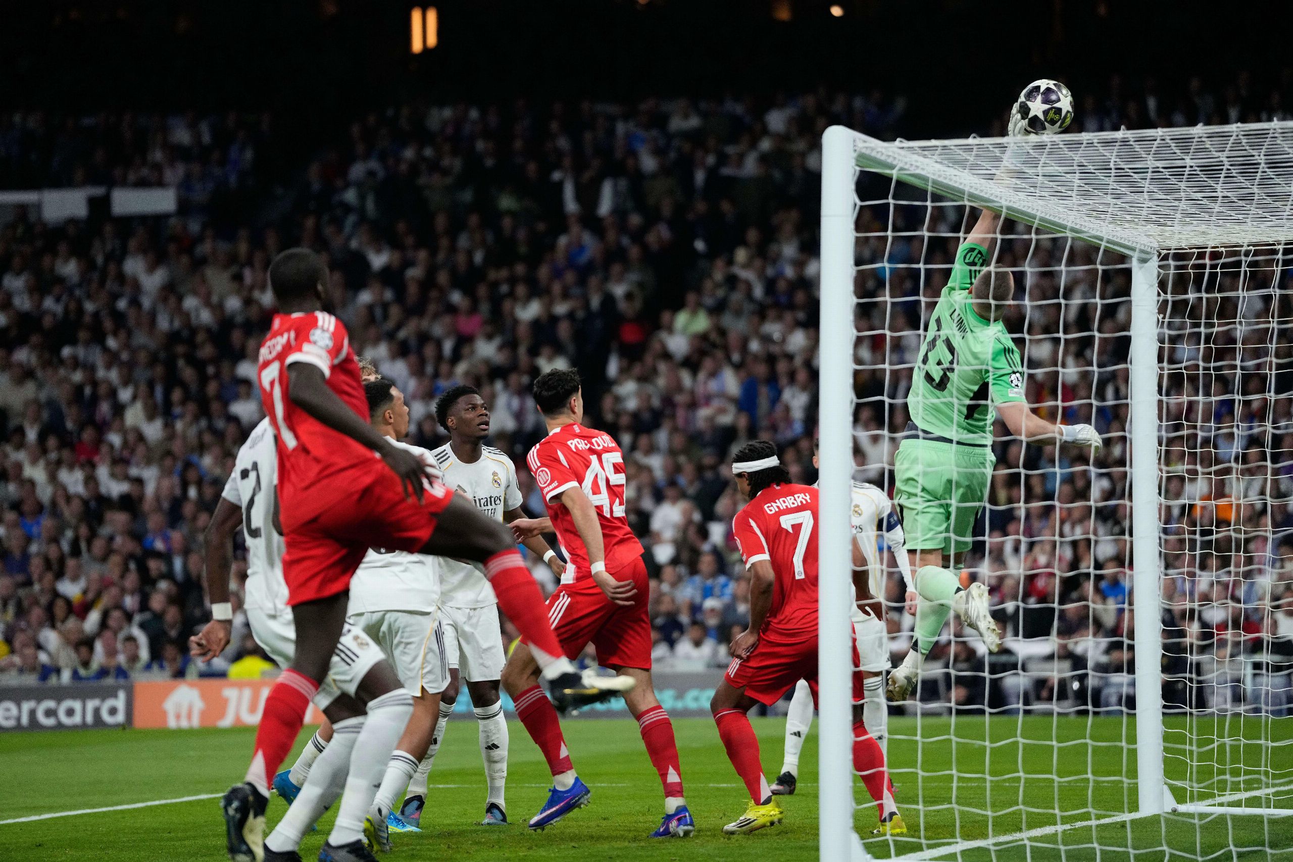 Autocrítica en el Real Madrid tras caer ante el Bayern: "Los dos goles son dos regalos"