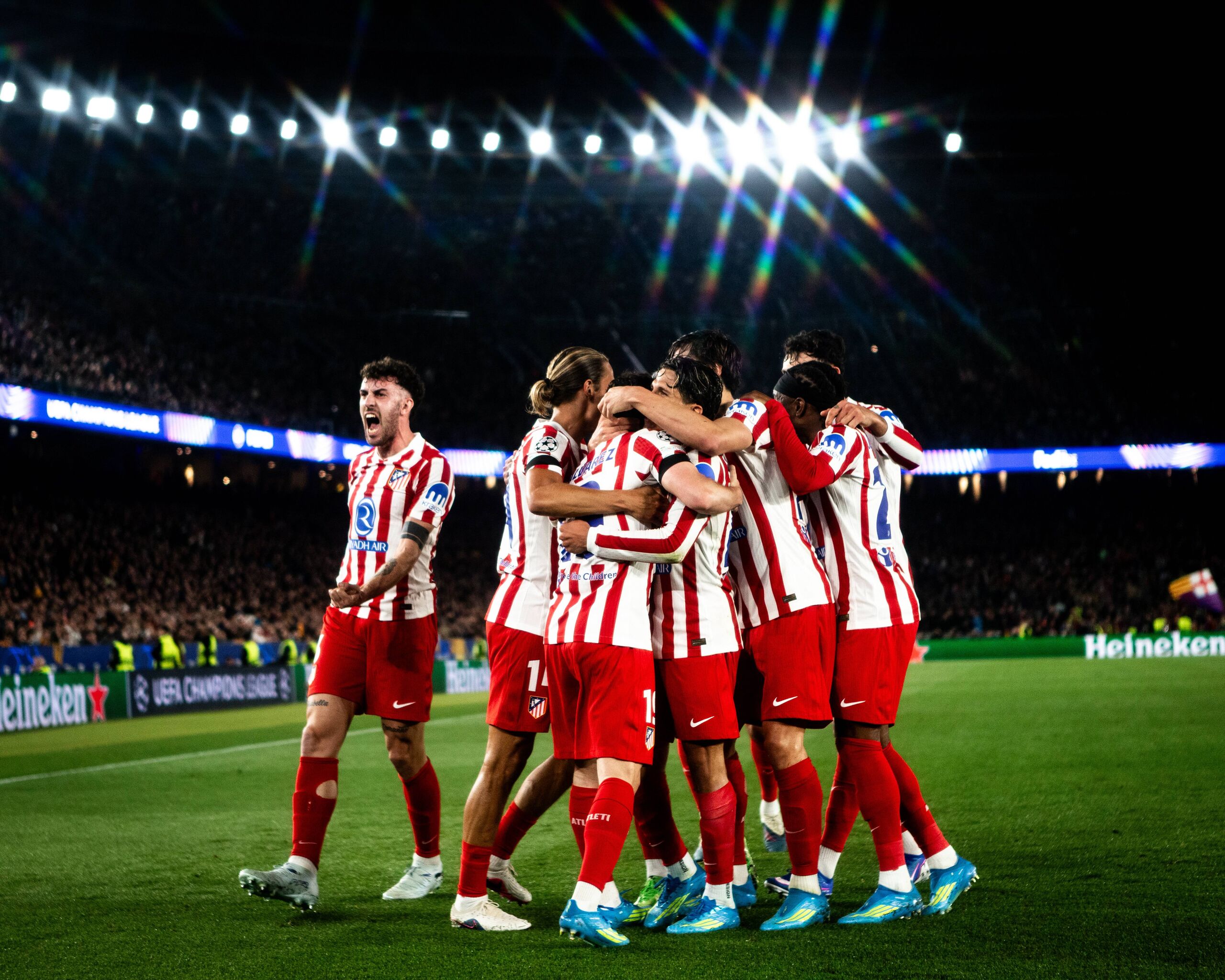 El Atlético castiga a un buen Barça marcado por la roja a Cubarsí