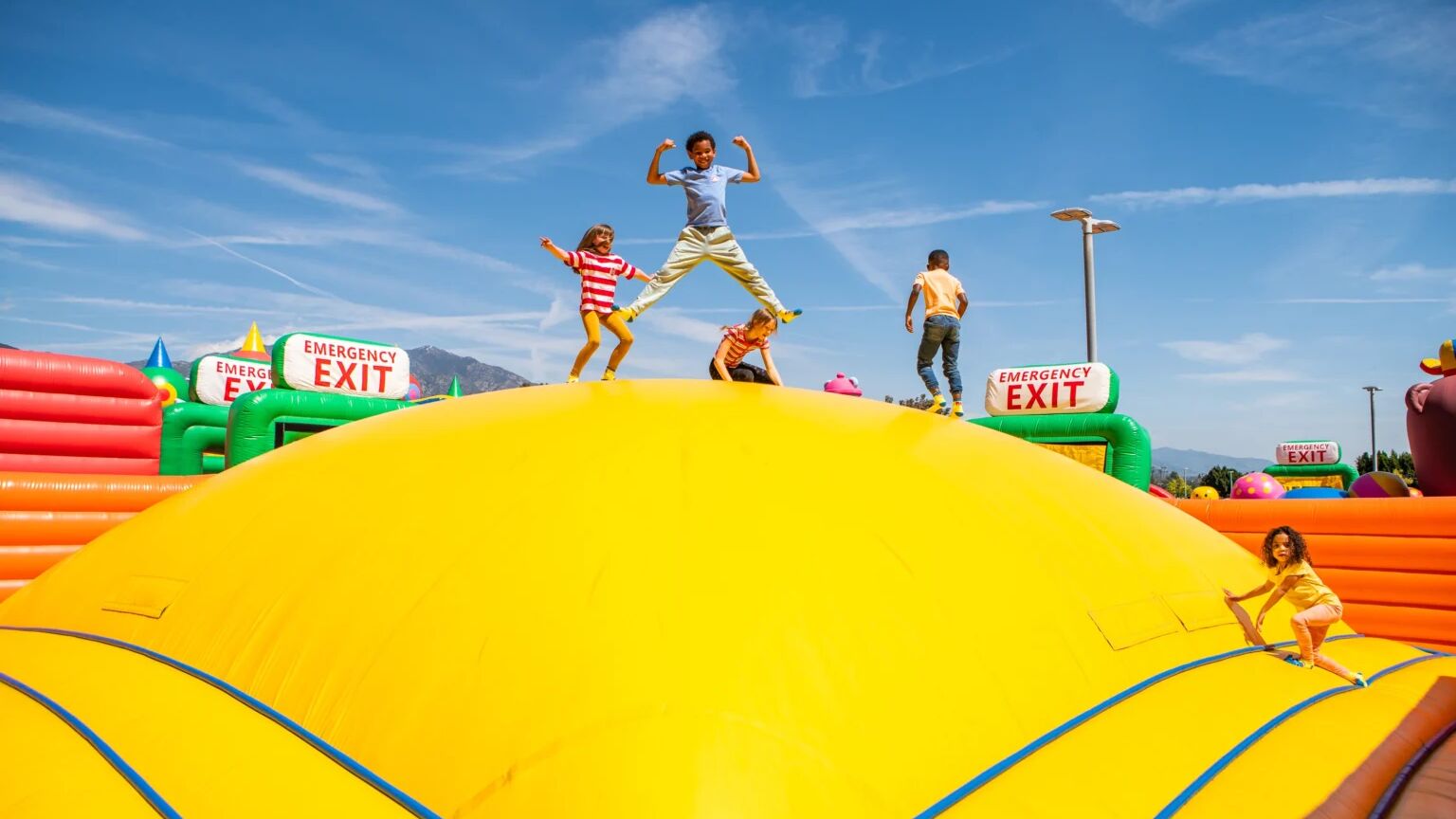 Abre en Madrid el mayor parque hinchable del mundo para todos los públicos