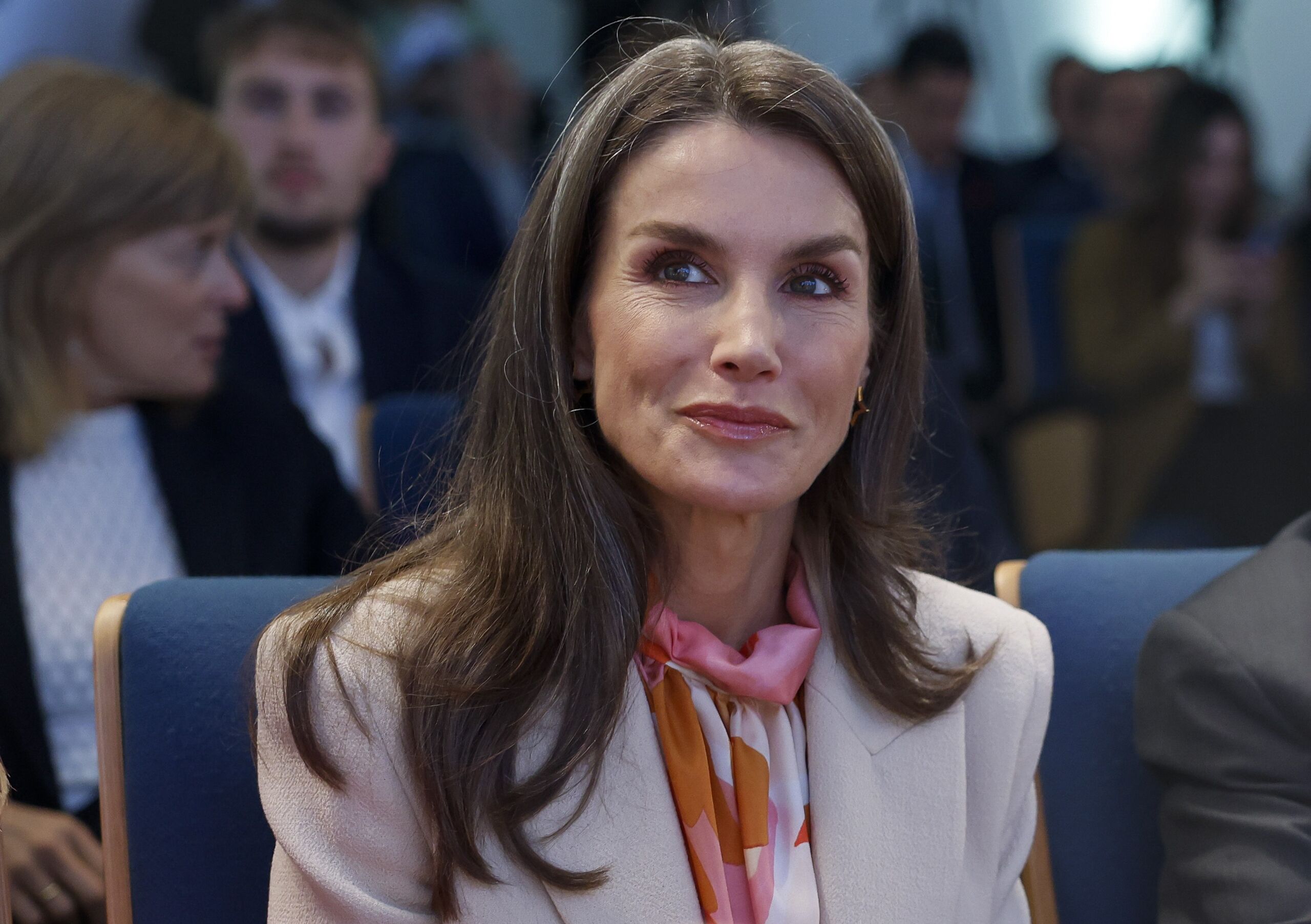 El emocionado gesto de Doña Letizia al recibir dos regalos sorpresa en su vuelta al trabajo