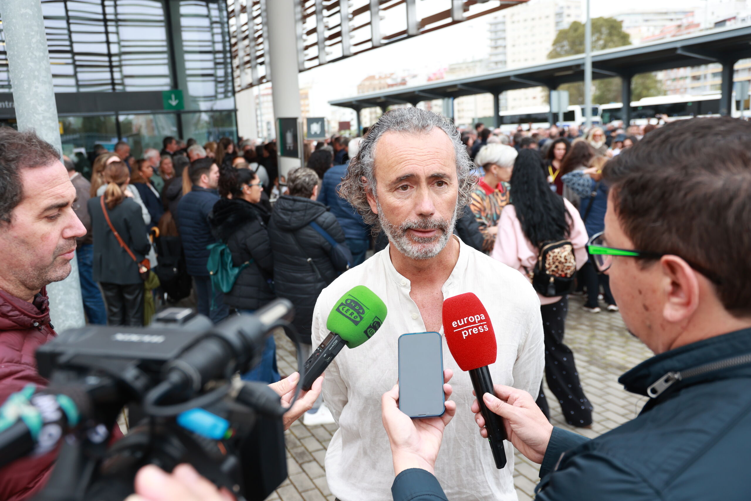 Tres horas de reunión y ninguna respuesta: el presidente de ADIF indigna a las víctimas de Adamuz