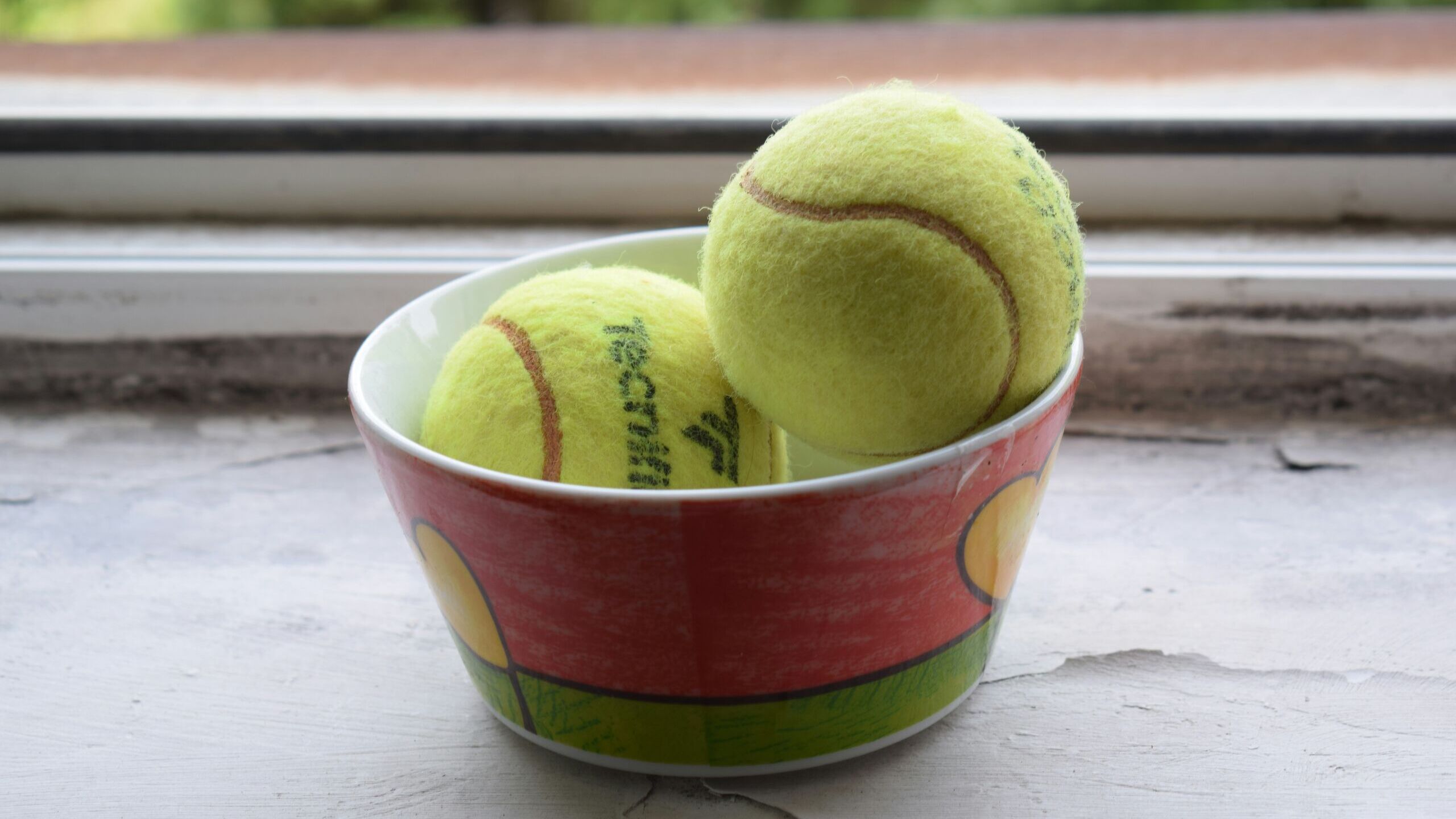 El truco de las pelotas de tenis que puede cambiar tu forma de usar la lavadora