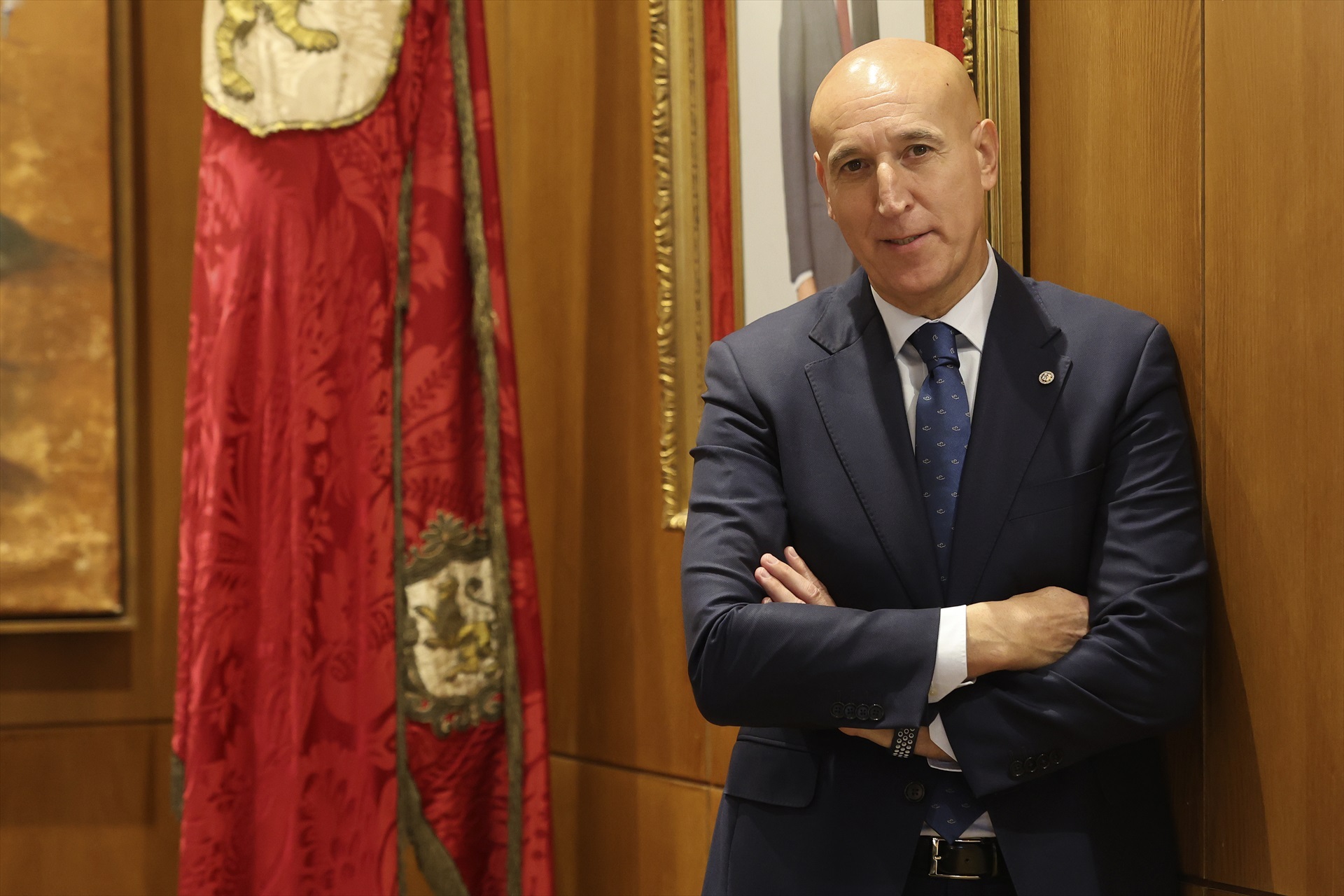 Guerra total en el PSOE de León:  "Si necesita que le abramos la puerta, se la abrimos"