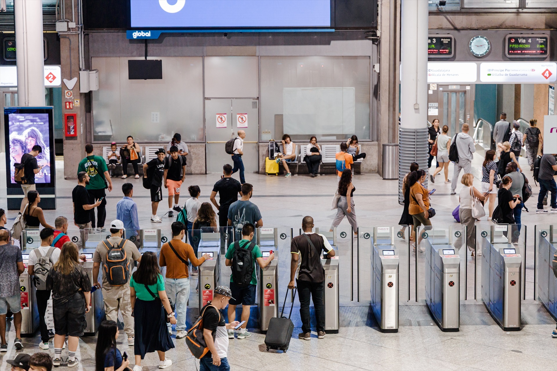 Dos nuevas averías colapsan cuatro líneas de Cercanías en hora punta