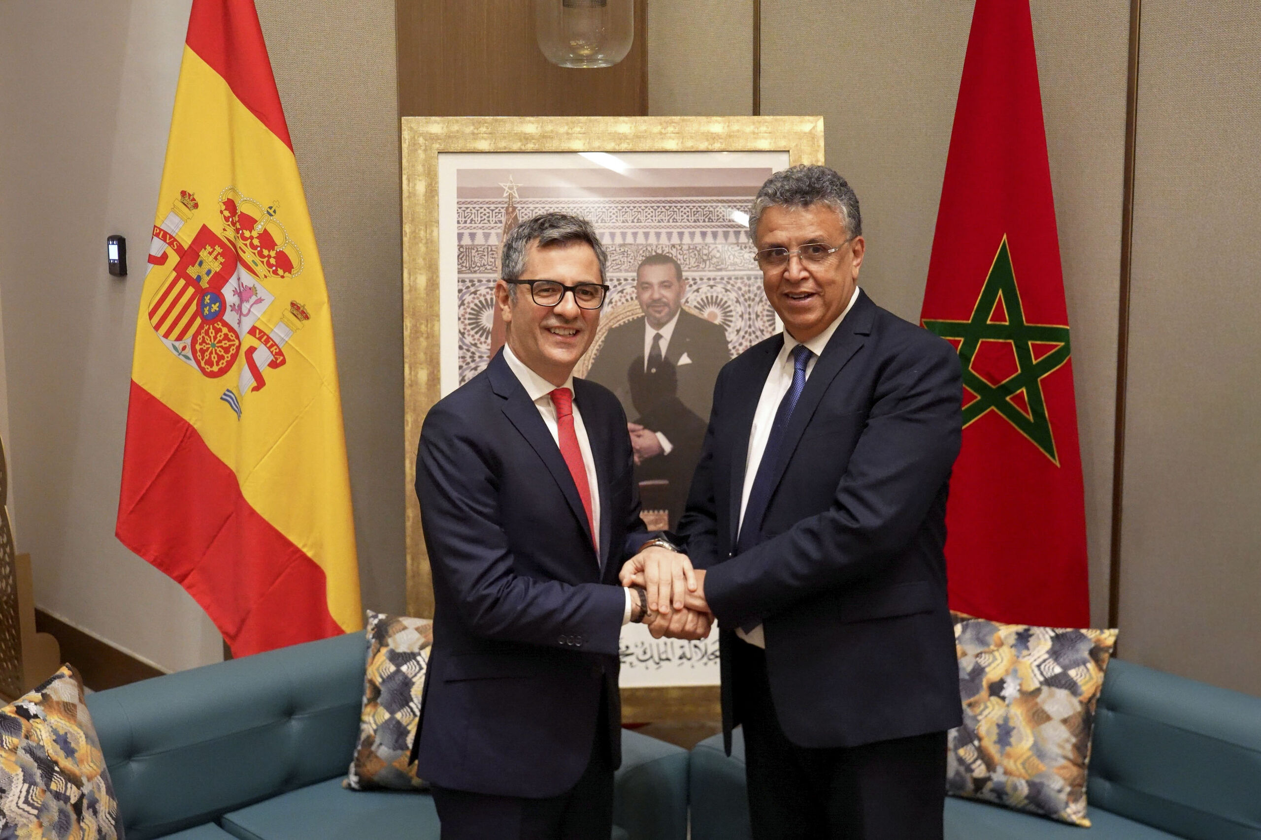 Bolaños viaja a Marruecos y presume de "relaciones fraternales" en pleno chantaje migratorio al Gobierno