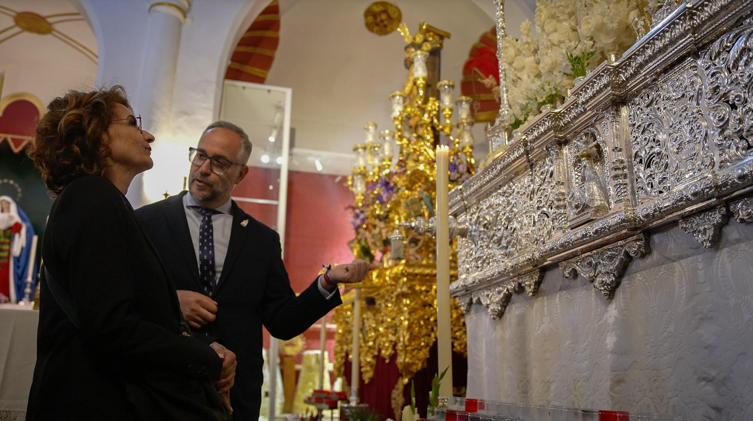 Sánchez recurre al aborto y la regularización masiva para resucitar a Montero en Andalucía