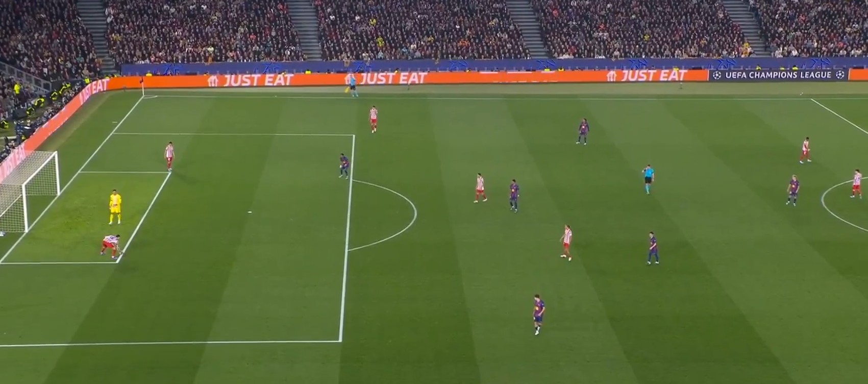 ¿Es el penalti más increíble y tonto de la historia de la Champions?