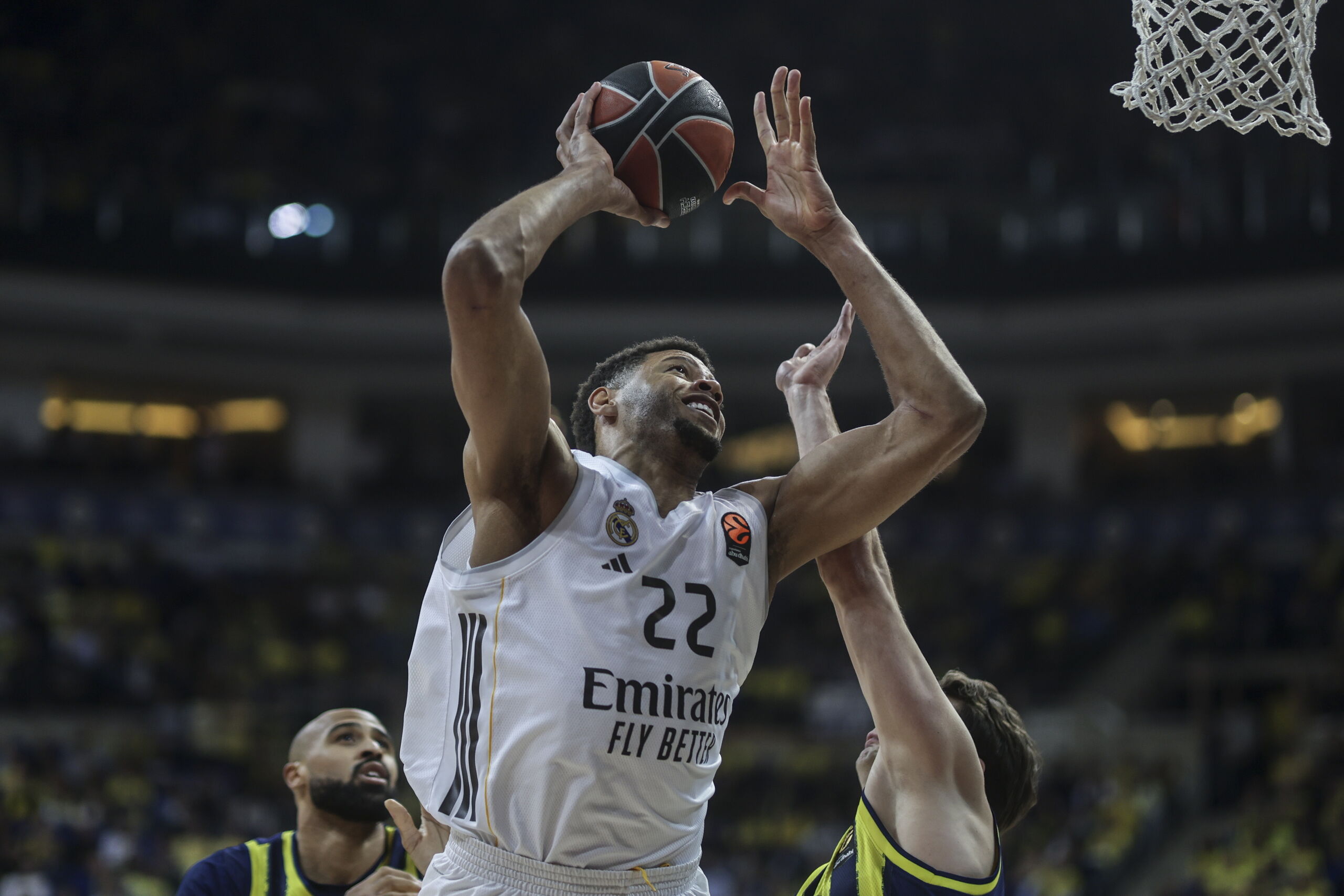 El Real Madrid asalta el infierno turco con una remontada clave para el top 4