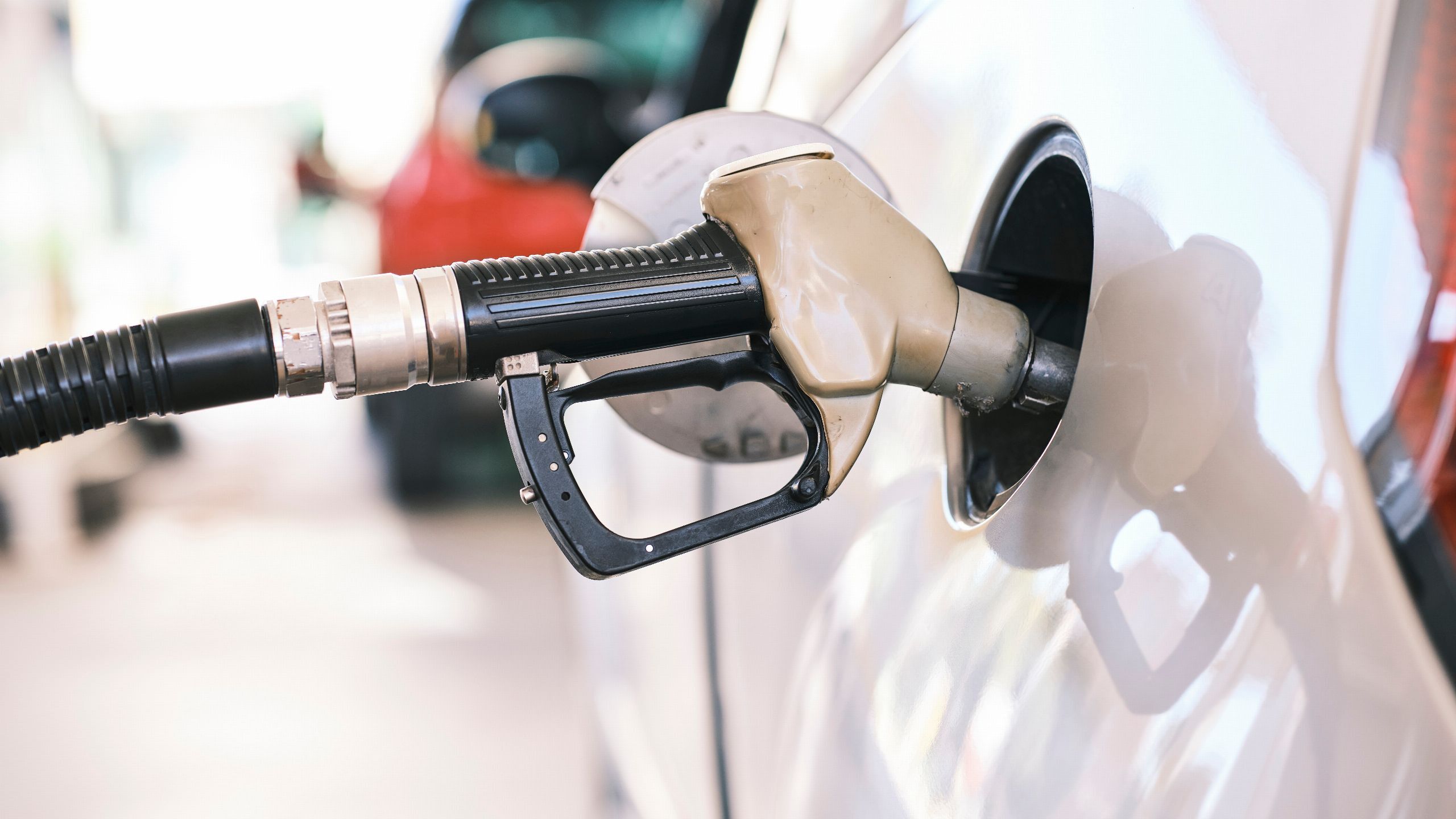 Continúa el descenso generalizado en el precio de la gasolina y el diésel