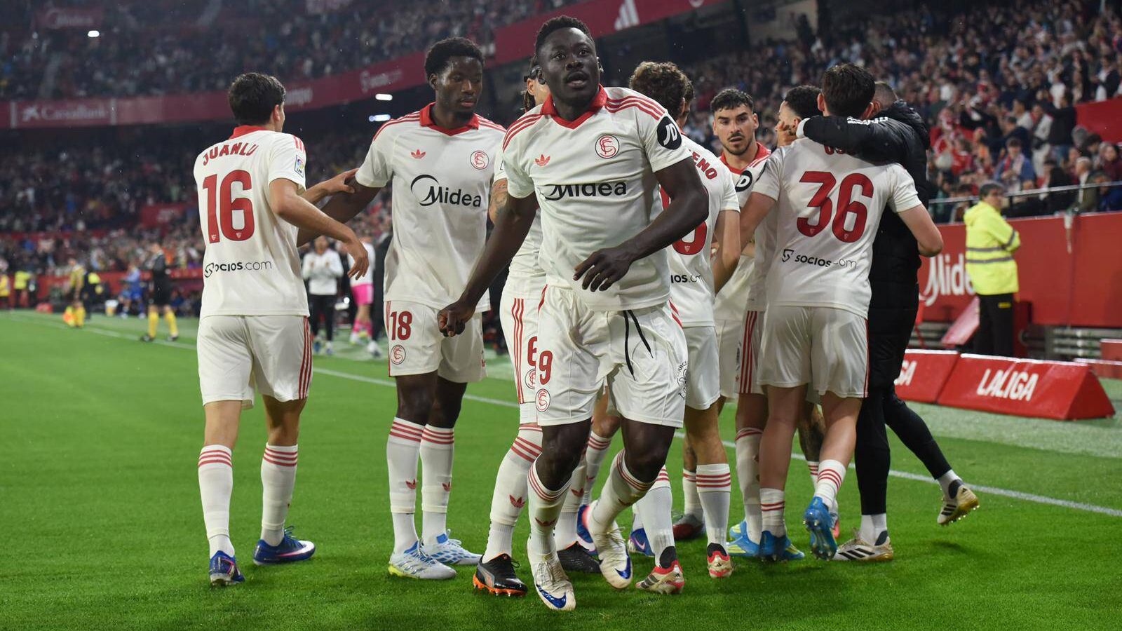 El Sevilla logra una victoria vital ante el Atlético