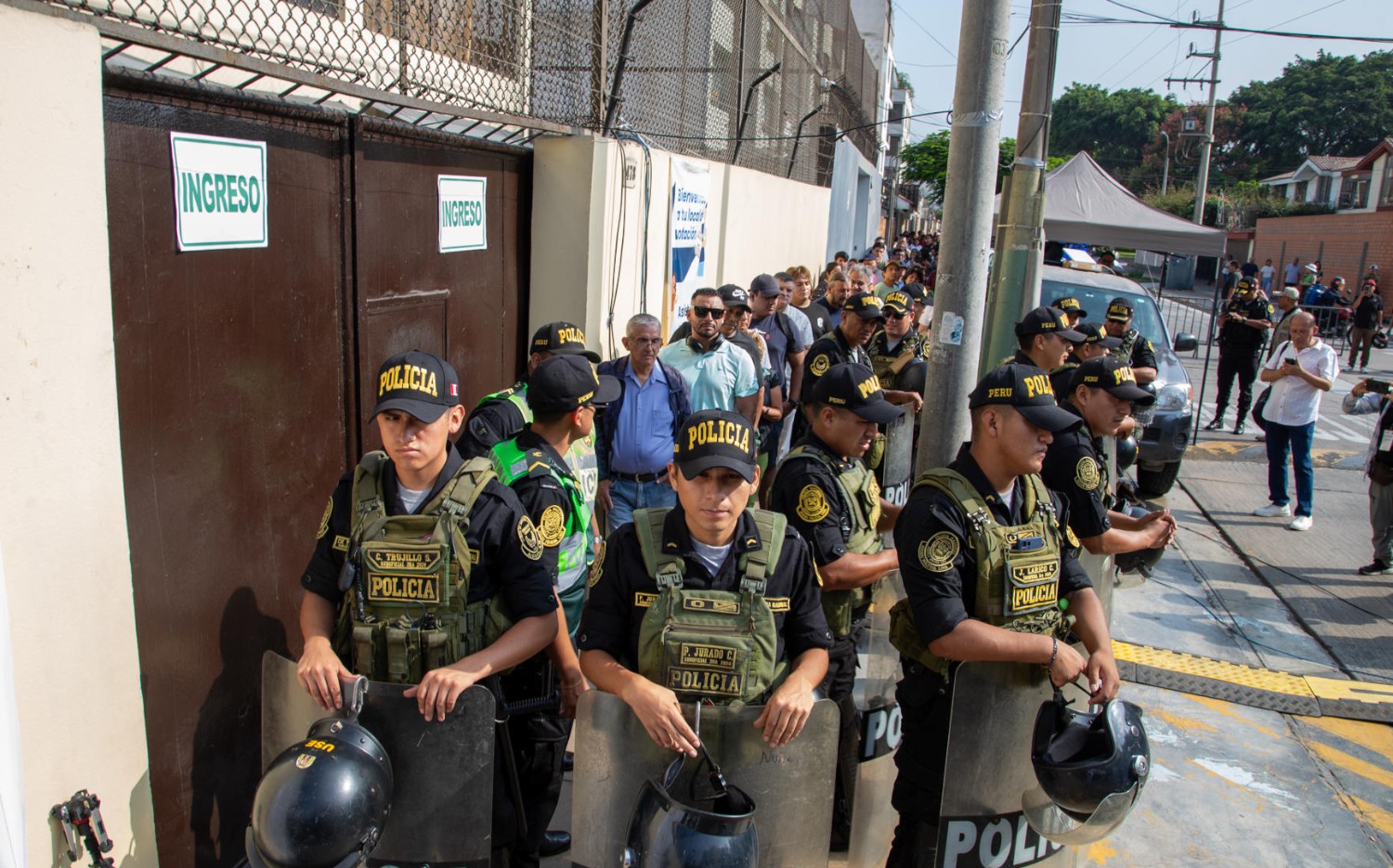 Escándalo en las elecciones presidenciales de Perú: miles no lograron emitir su voto