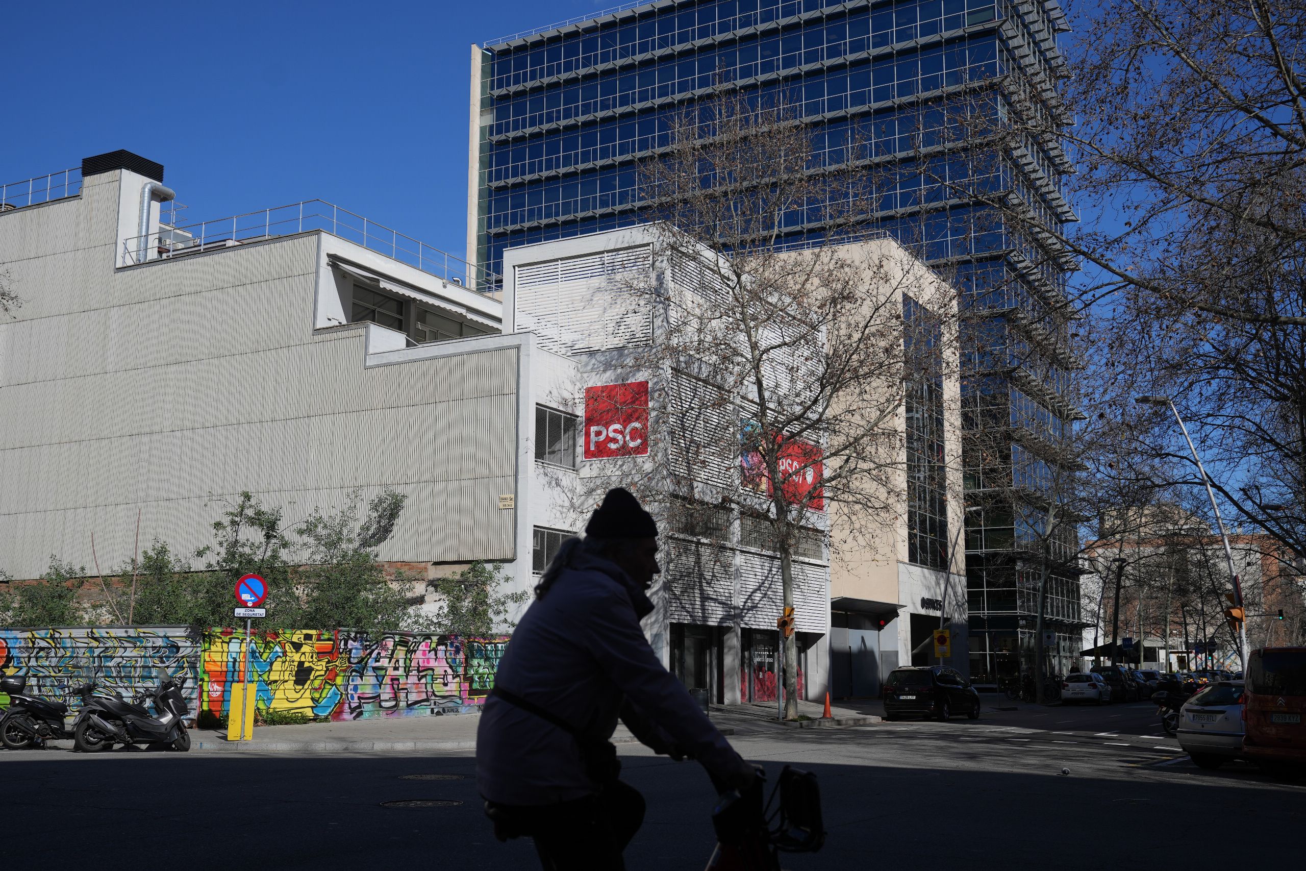 Imputado un edil del PSC por el taller de cócteles molotov contra la Policía