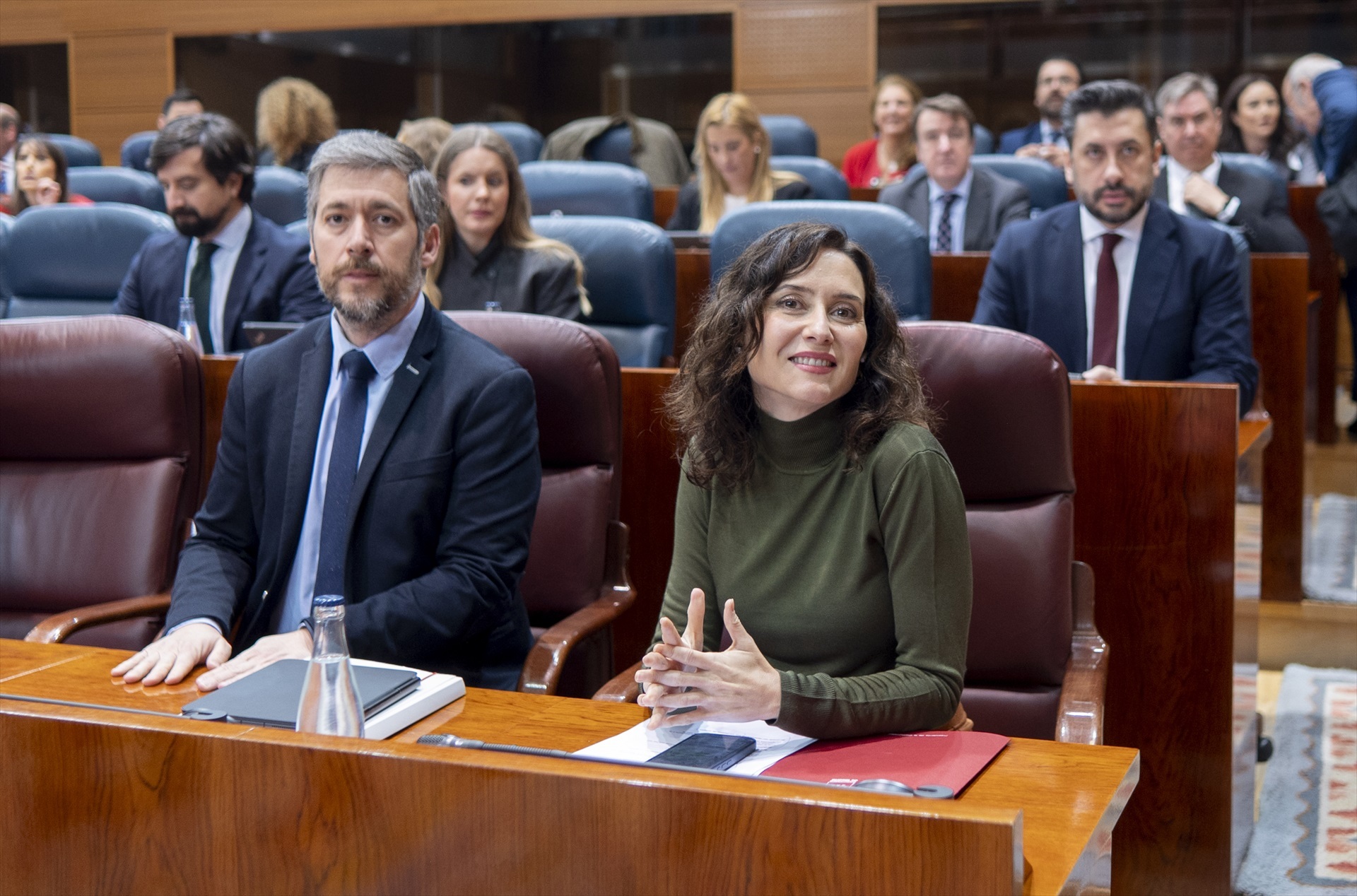 El PP de Ayuso lleva a la Asamblea los ataques y el señalamiento del Gobierno a los jueces