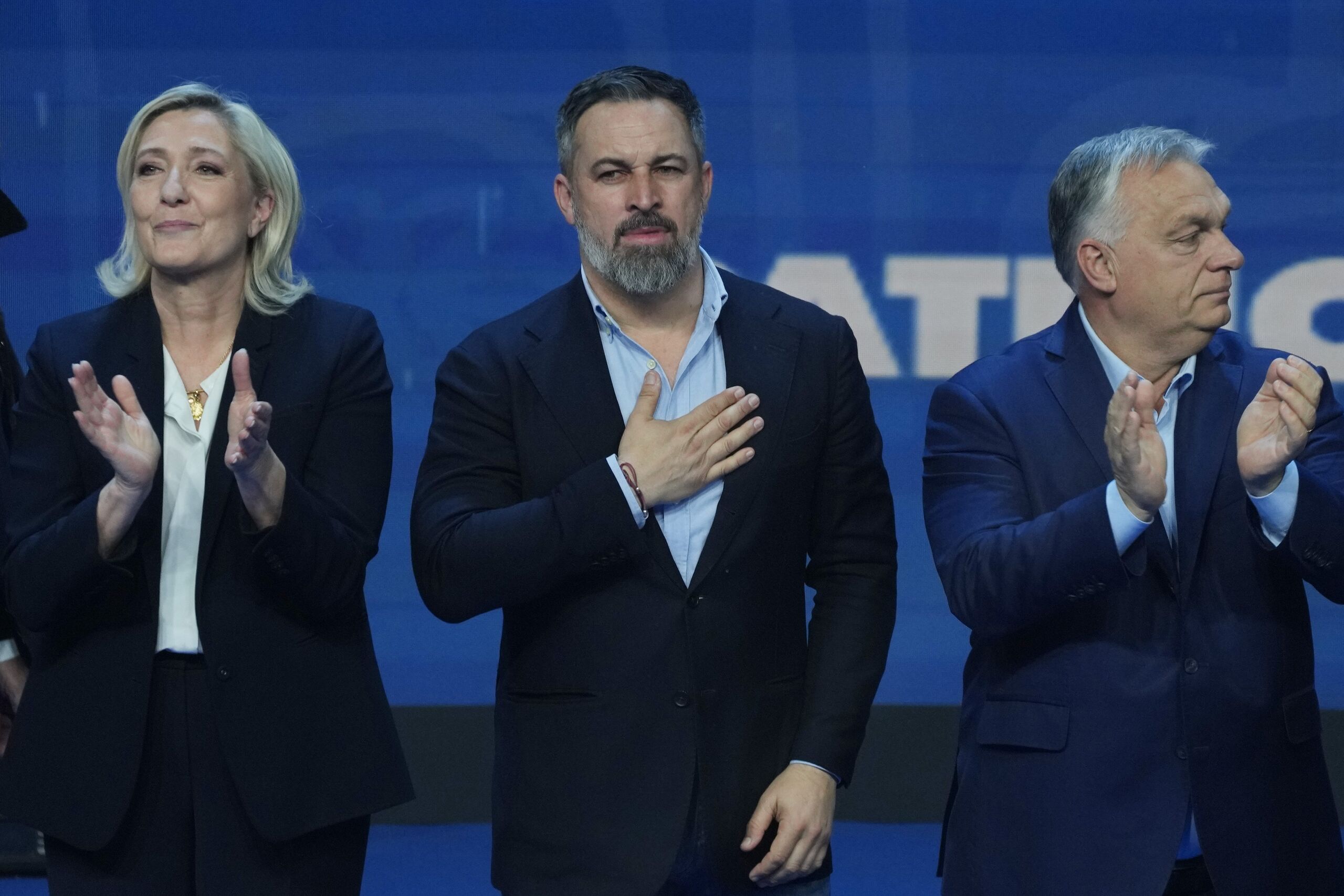 El golpe a Vox de la caída de Orbán: préstamos millonarios y alianza en Europa