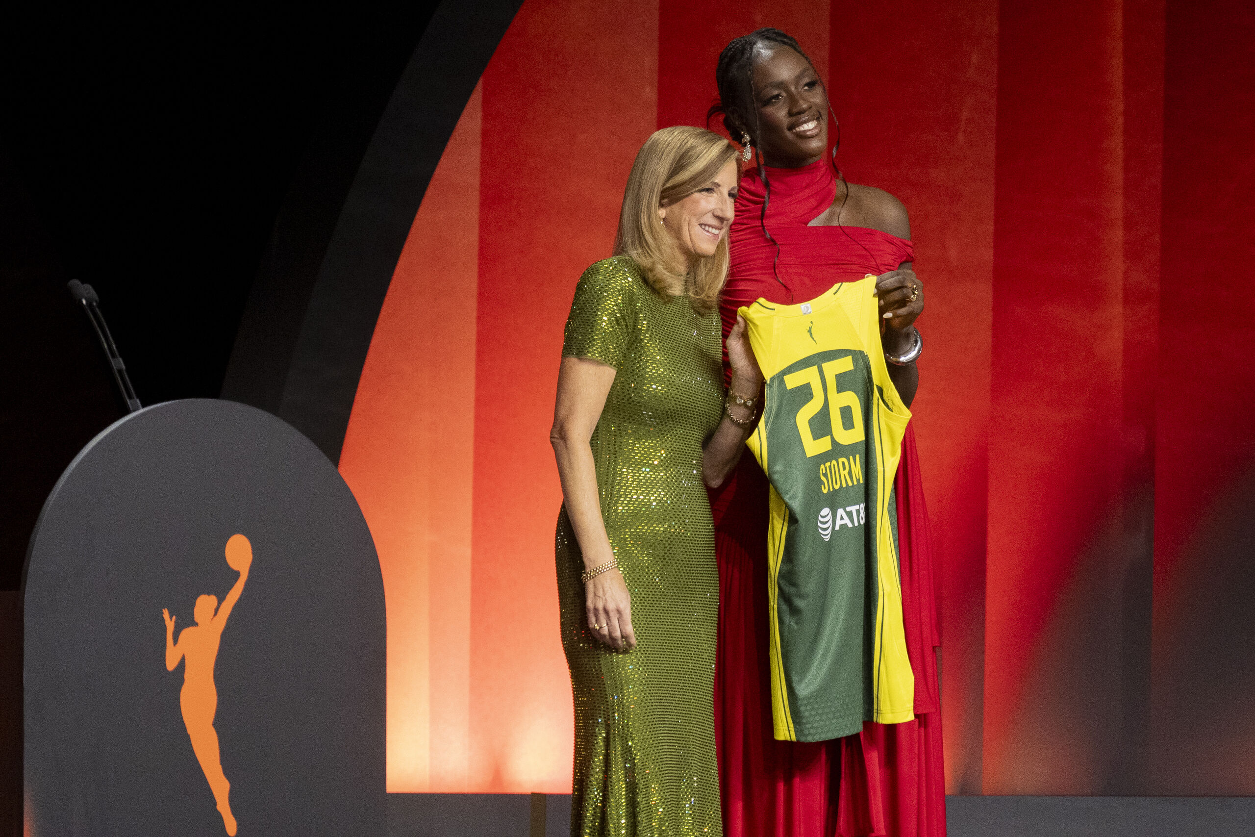 Awa Fam hace historia en el baloncesto español con un tercer puesto en el draft de la NBA femenina