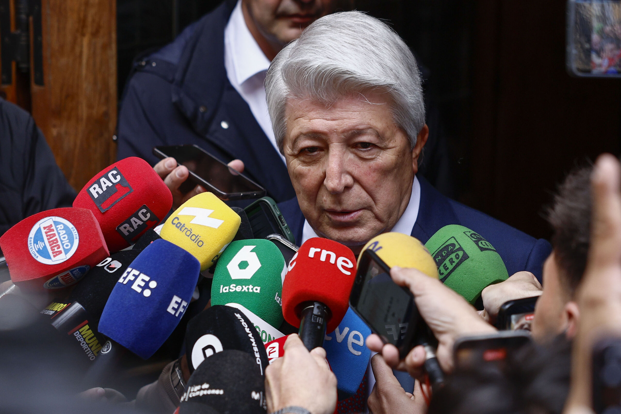 Ironía de Cerezo ante los lamentos del Barça: "No sé ni quién es el árbitro"