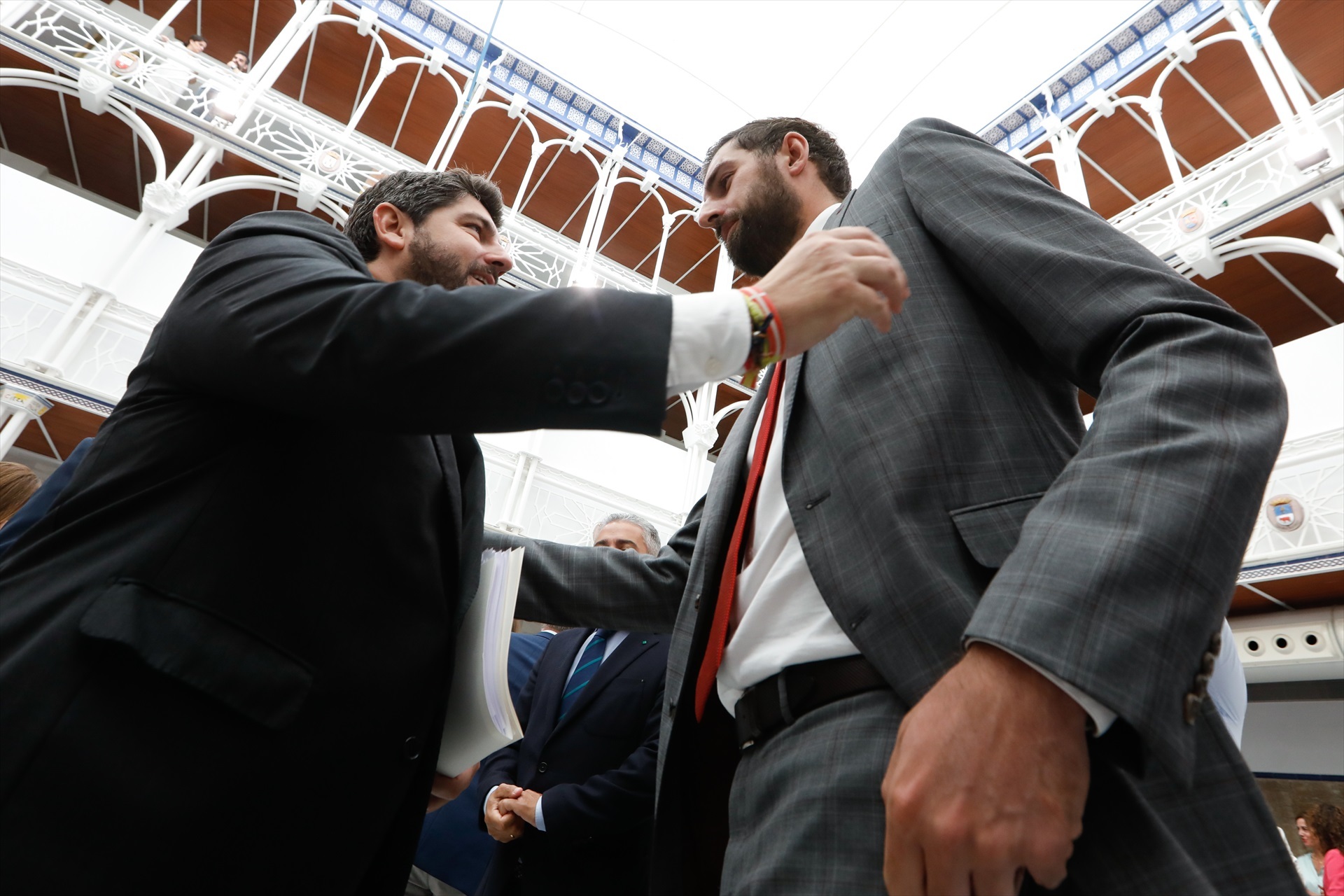 Cuando te cae una mayoría absoluta por la puerta de atrás