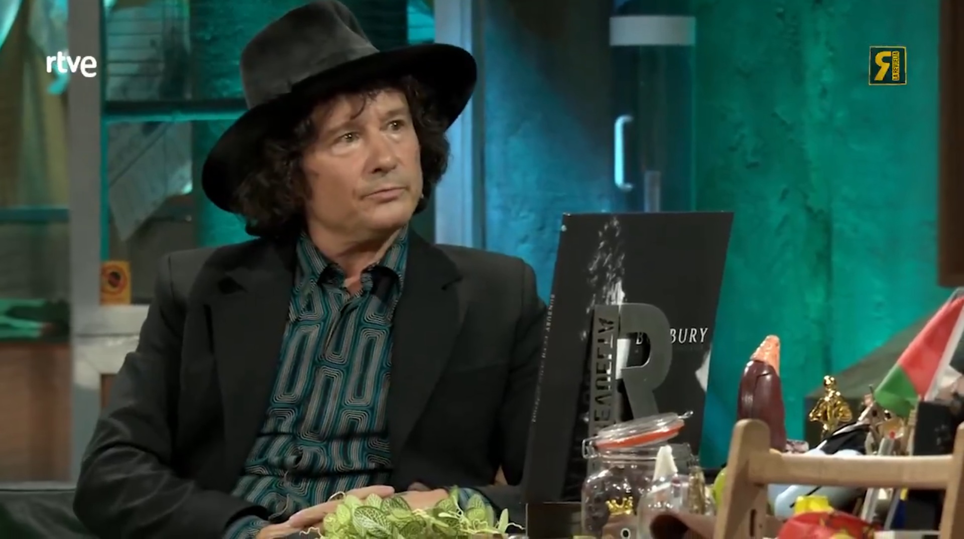 Bunbury bromea sobre las fans de Bad Bunny que compraron sus entradas por error: "No se las pienso devolver"