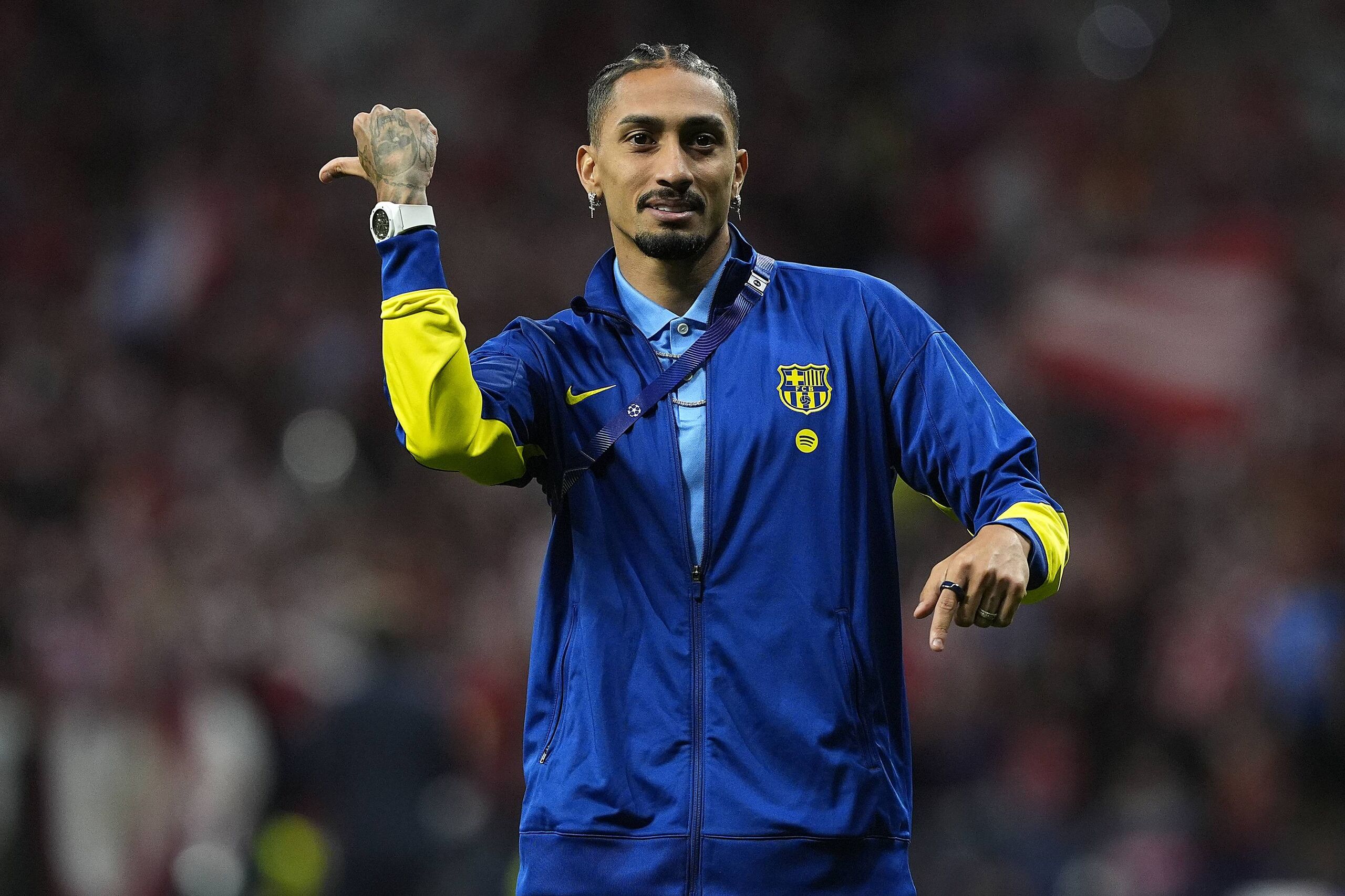 La UEFA cerca a Raphinha tras su provocación y hablar de "partido robado"