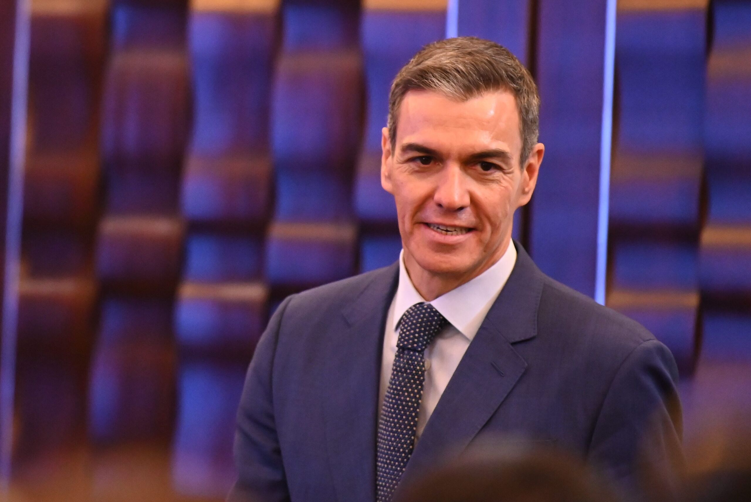 La regularización masiva de inmigrantes será el tercer truco de Sánchez para inflar las afiliaciones