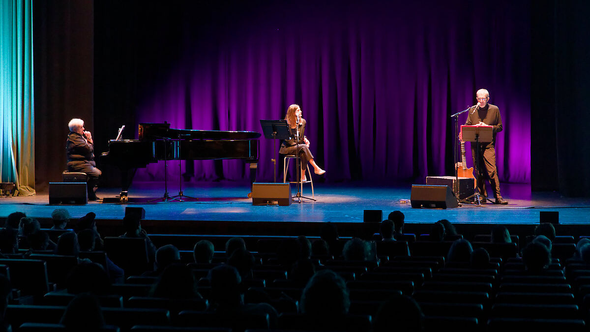 Máximo Pradera cobró 24.000 euros por imitar cinco veces a Paco Ibáñez en actos del Año Franco