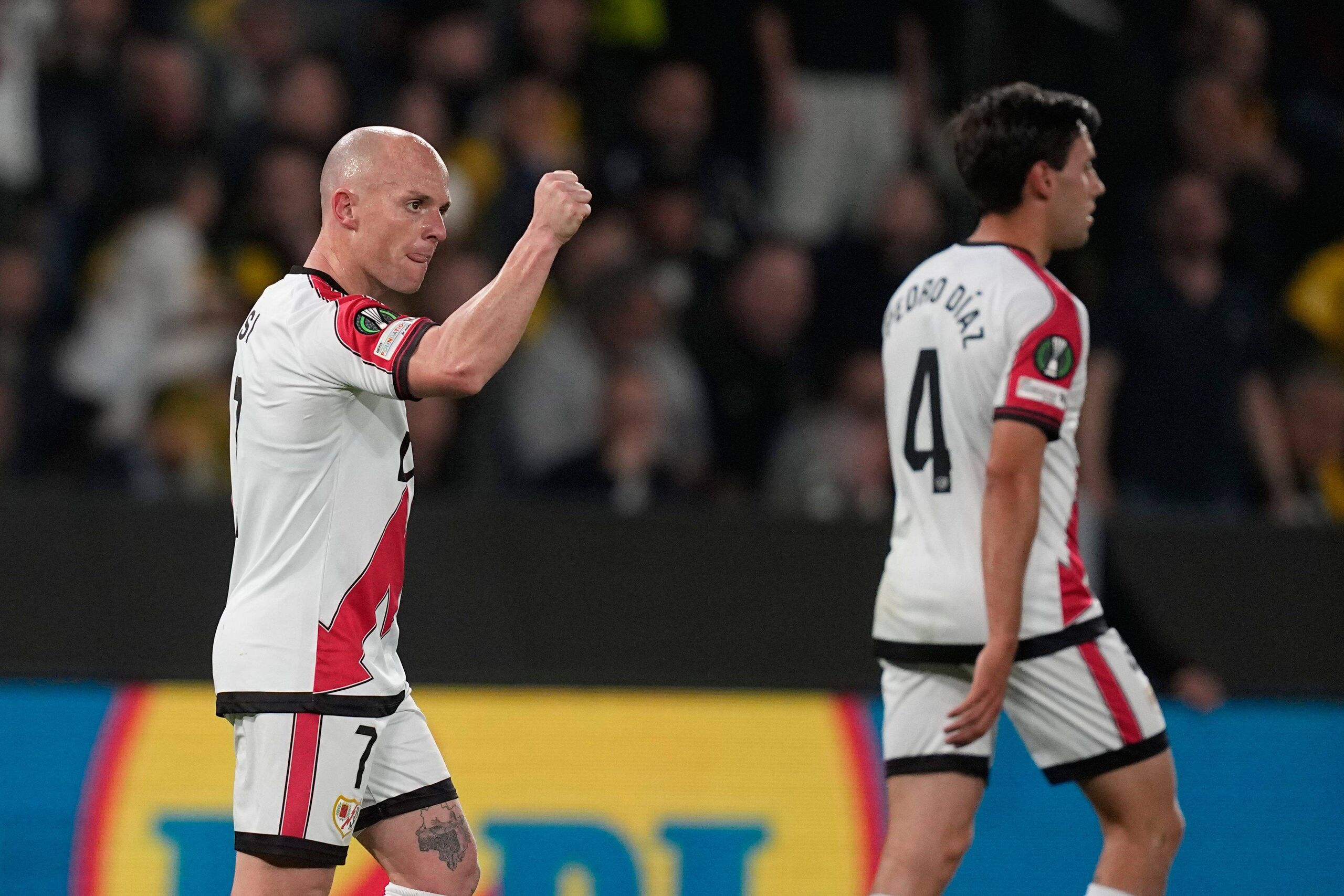 El Rayo Vallecano tira de épica en Atenas y sella su pase europeo