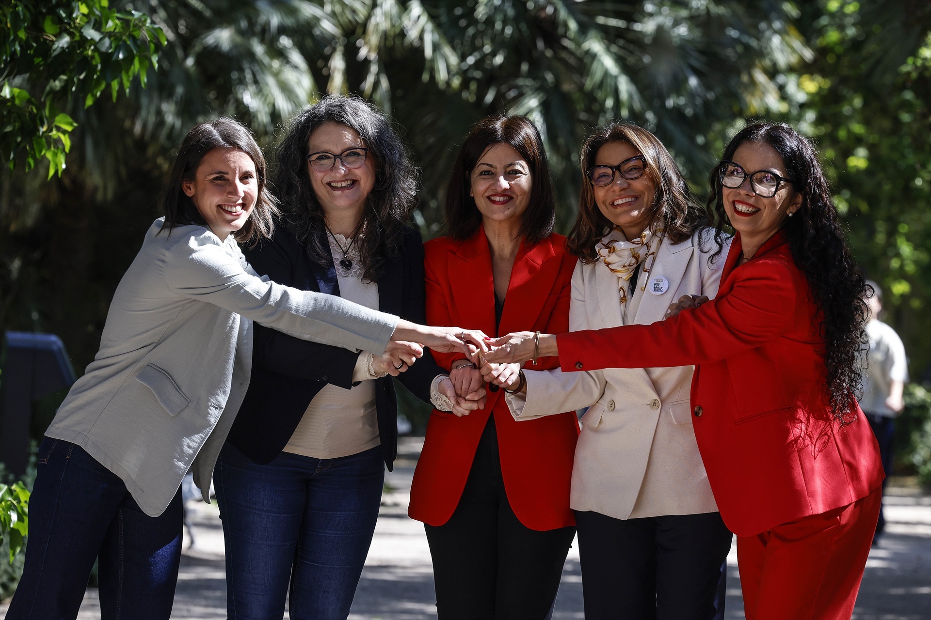 Oltra se presenta en Valencia como víctima de 'lawfare' arropada por Montero y Rego: "La van a perseguir hasta el final"