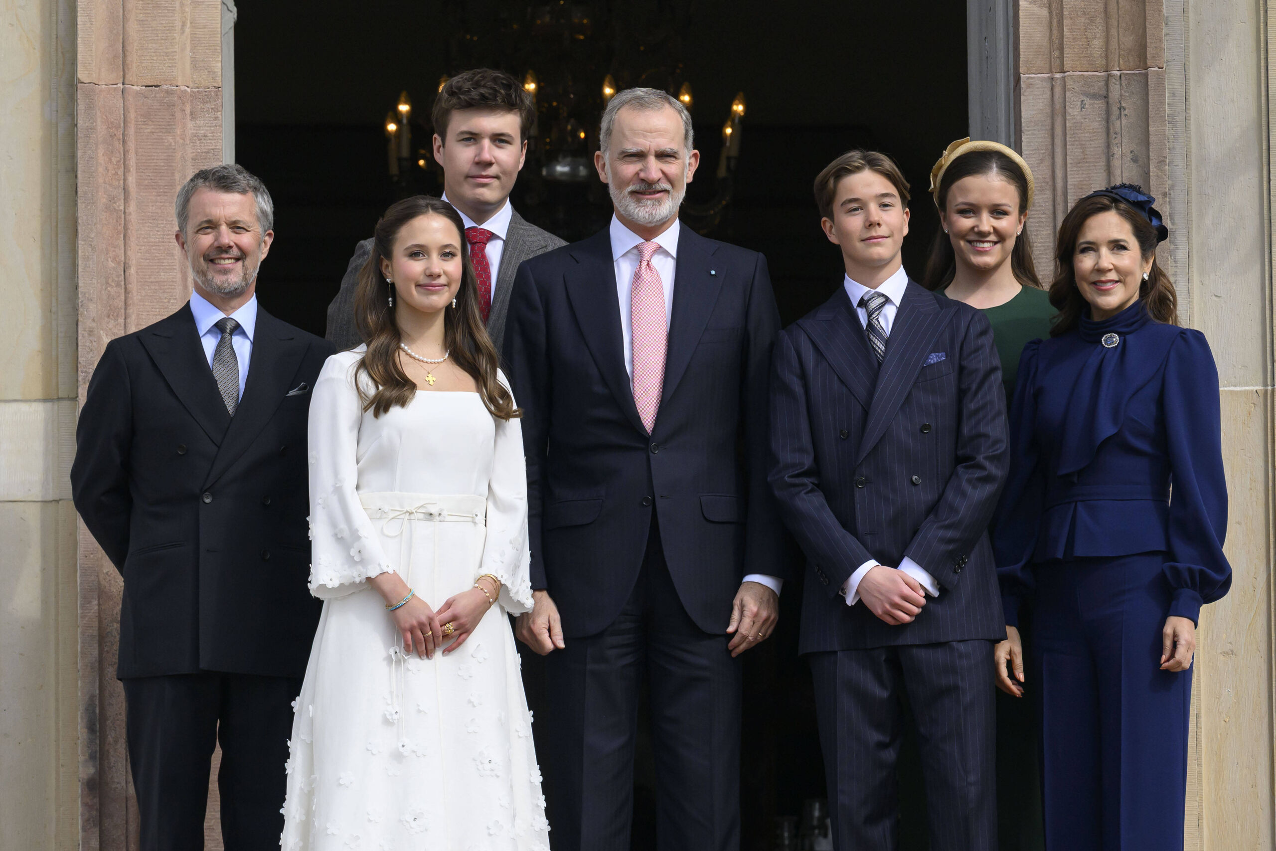 Las imágenes de la confirmación de Vincent y Josephine de Dinamarca con el rey Felipe VI como invitado sorpresa
