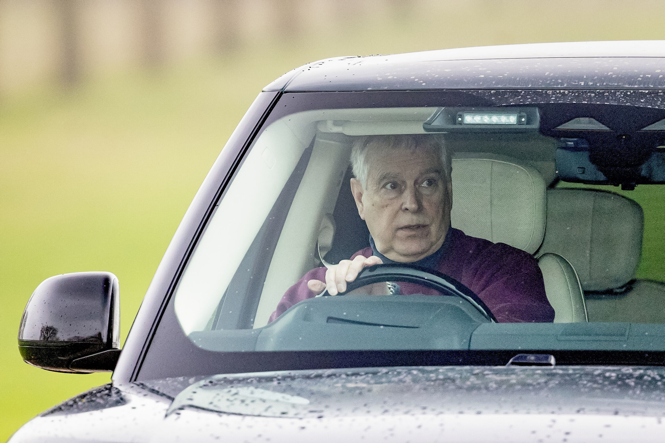 La caída en desgracia del príncipe Andrés: piden que renuncie a su título de ciudadano de honor