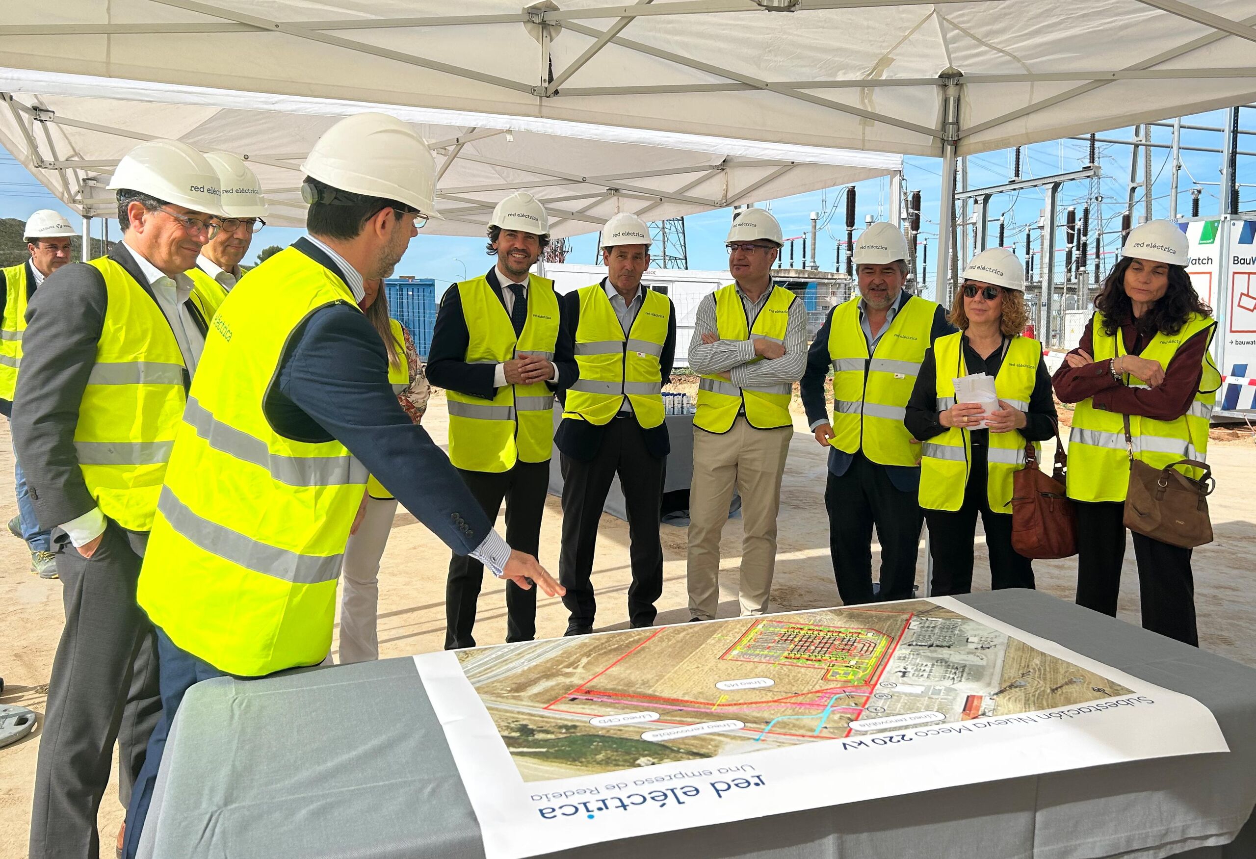 Ayuso activa un plan para asegurar el suministro eléctrico en el Corredor del Henares ante la parálisis del Gobierno