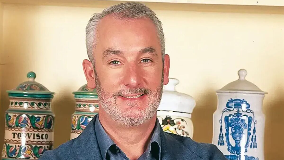 Muere a los 73 años Txumari Alfaro, el icónico divulgador de 'La Botica de la Abuela'