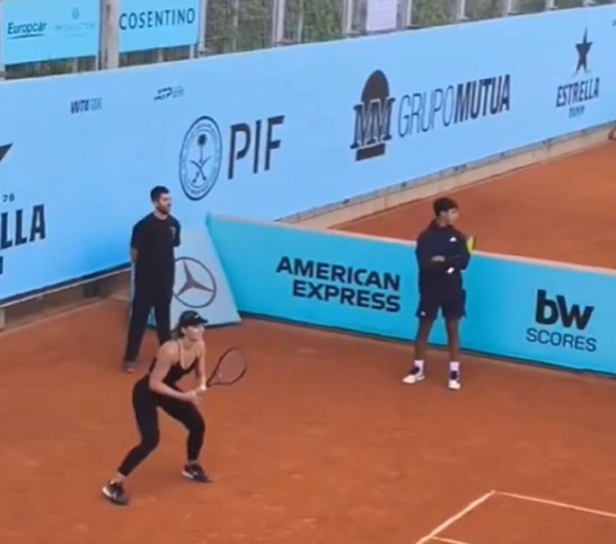 Paula Badosa, rodeada de exnovios en su entrenamiento en Madrid