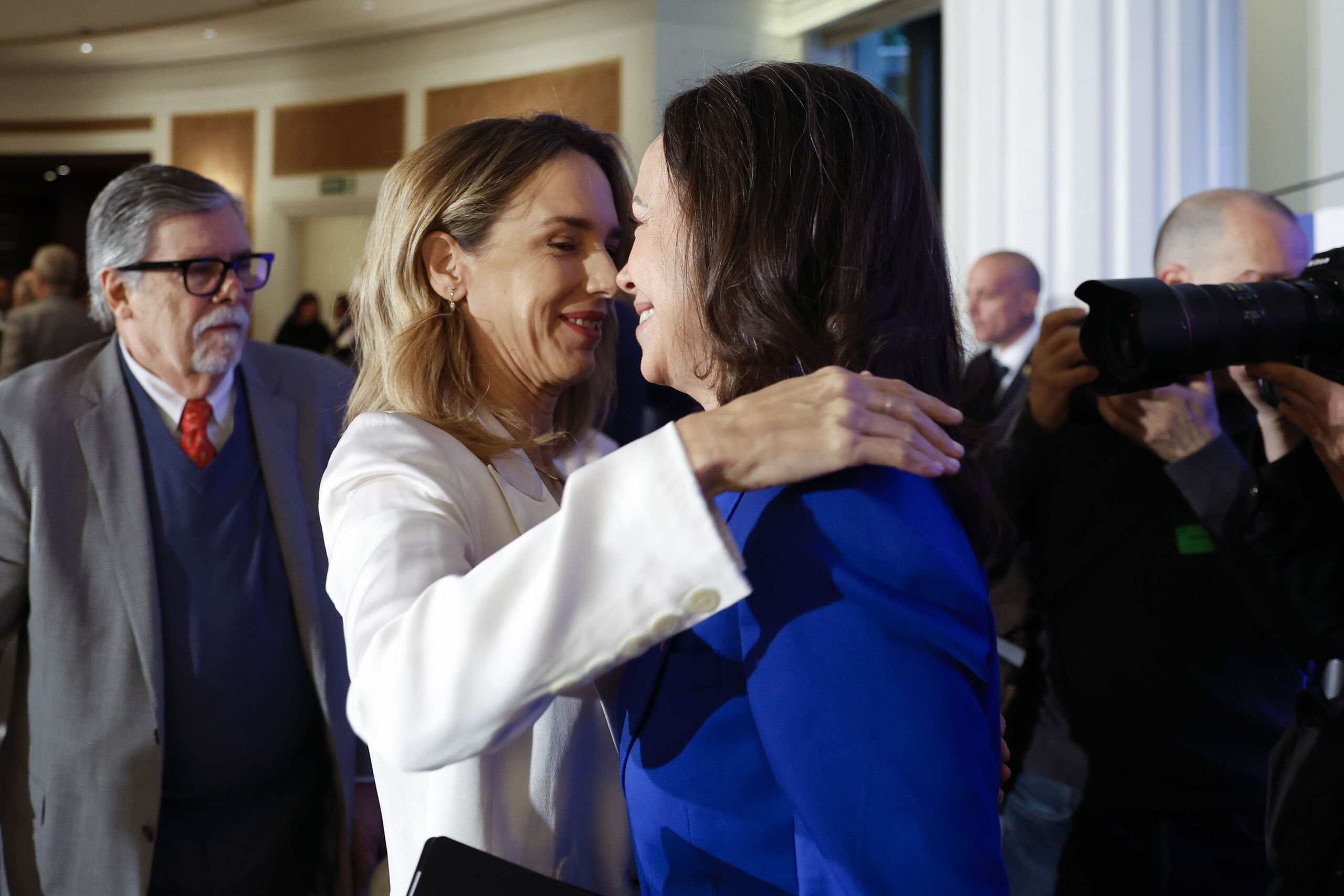 Álvarez de Toledo destroza a Albares: "Es mentira que María Corina Machado solicitase refugio en la embajada española"