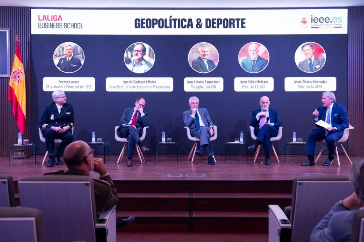LaLiga y Ceseden sitúan el deporte en el centro del debate geopolítico internacional