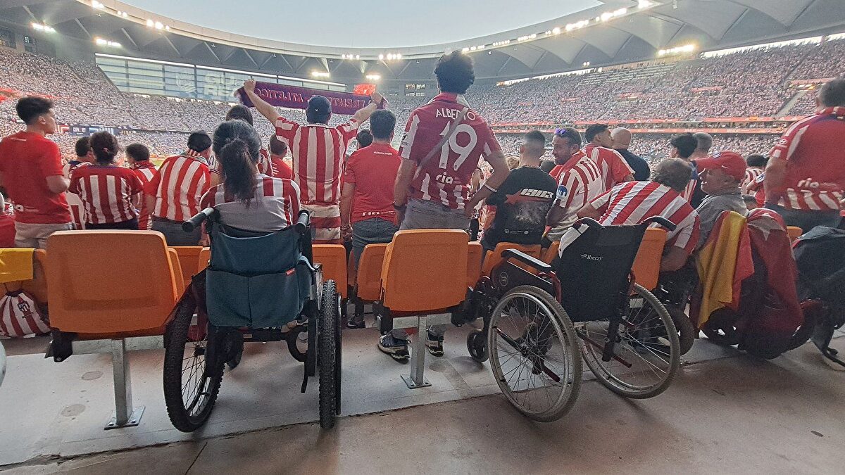 El Atlético devuelve el dinero a los aficionados por el desastre en La Cartuja