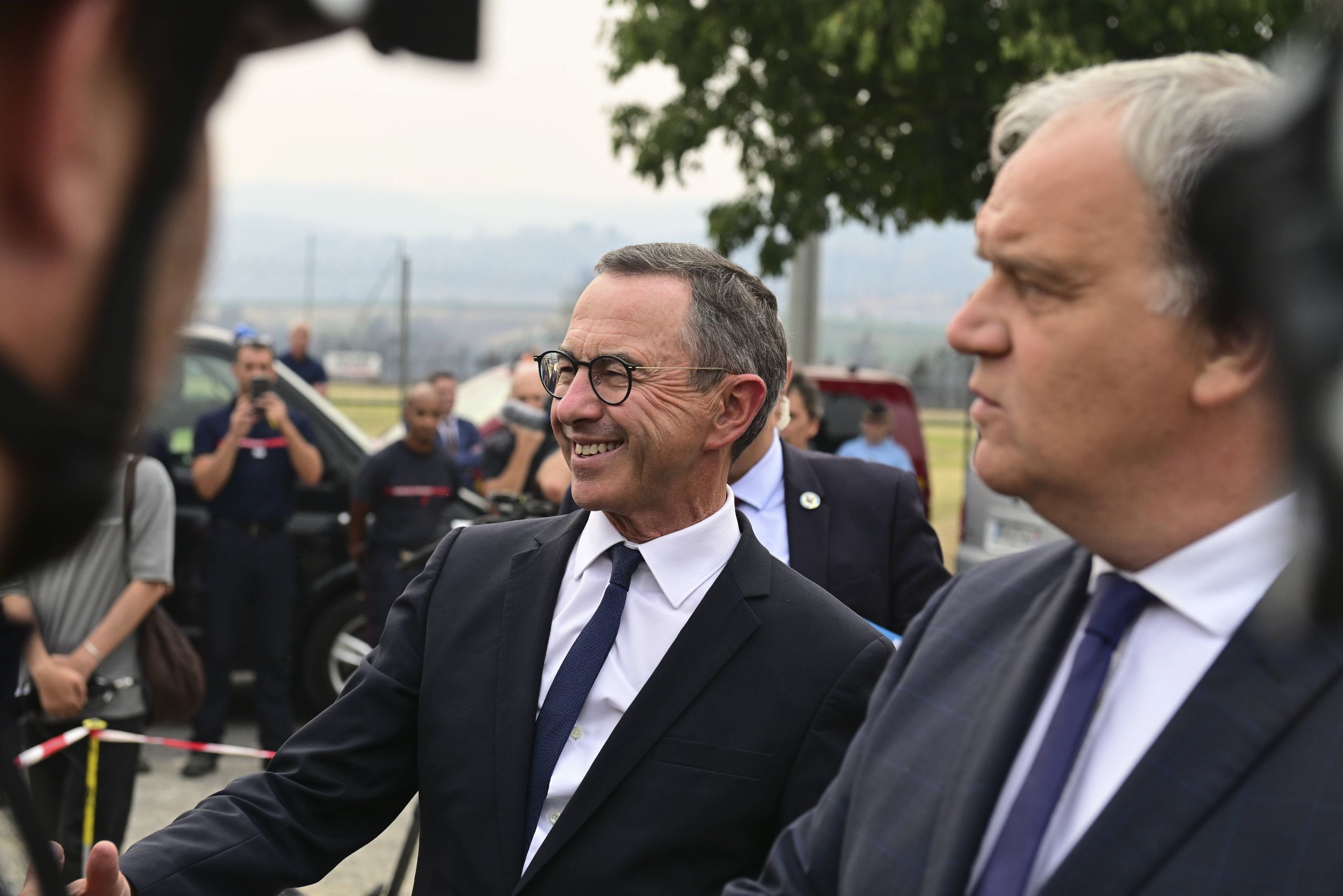 La derecha francesa carga contra Sánchez por la regularización masiva y plantea "restablecer las fronteras"