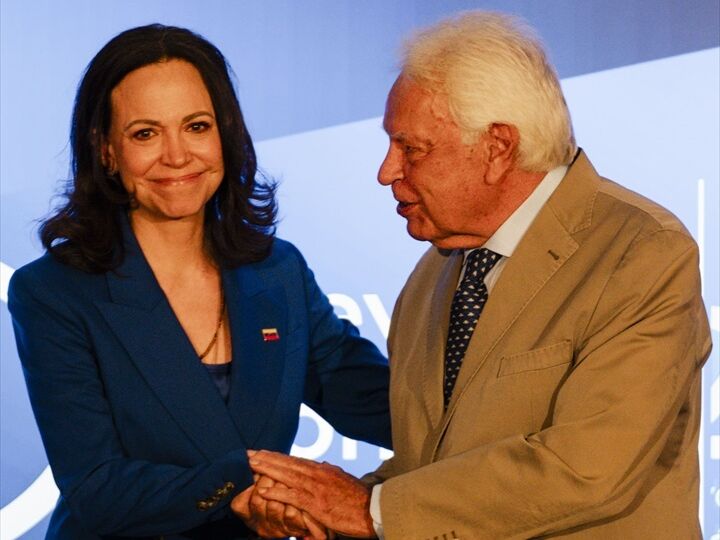Felipe González saca los colores al Gobierno de Sánchez alabando a María Corina