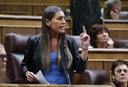 La portavoz parlamentaria de Junts, Míriam Nogueras, durante su intervención en la sesión de control al Gobierno.