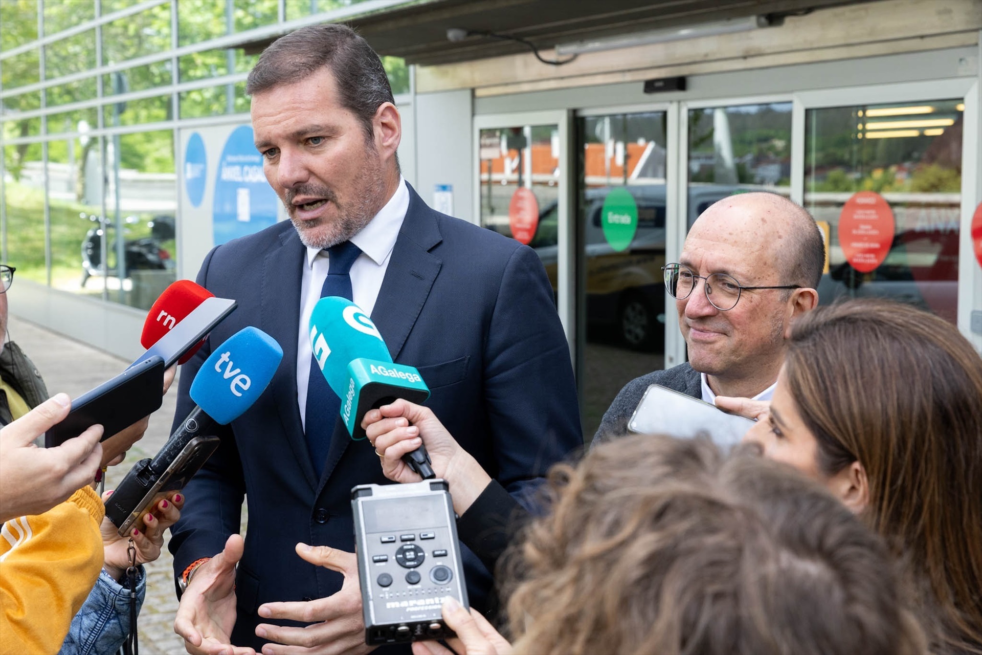 Técnicos de la Xunta rechazan los tubos de las gárgolas del Hostal dos Reis