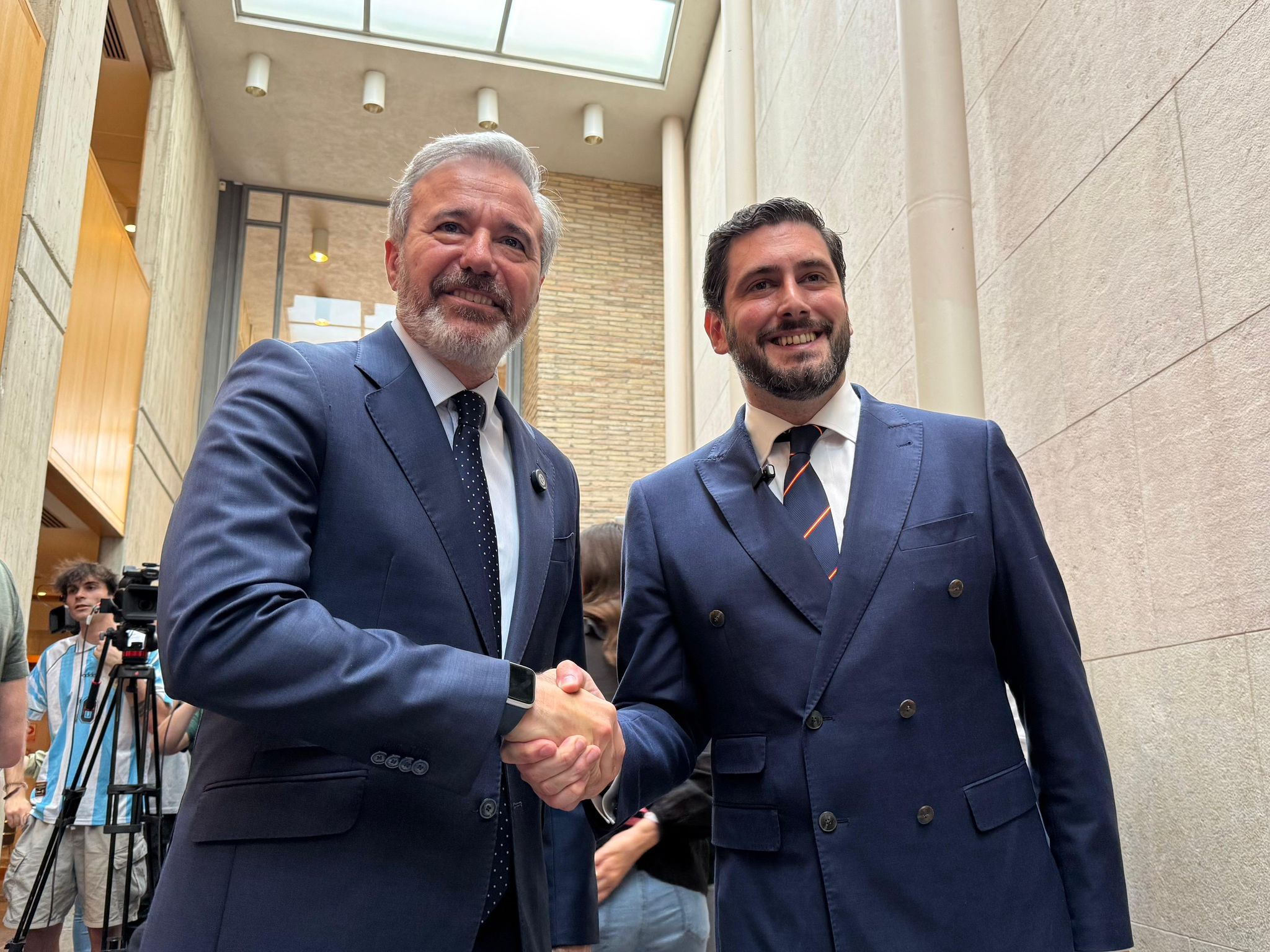 El día en 15 minutos: El pacto PP-Vox en Aragón y la 'prioridad nacional'