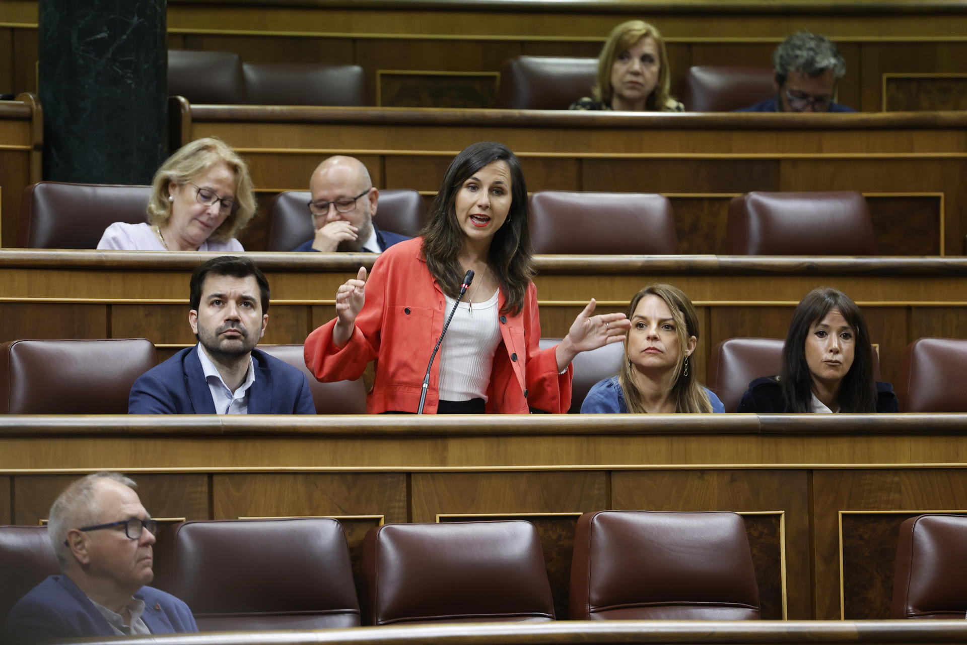 Podemos continúa con su delirio: insiste en pedir "un salario mínimo de 1.800 euros"
