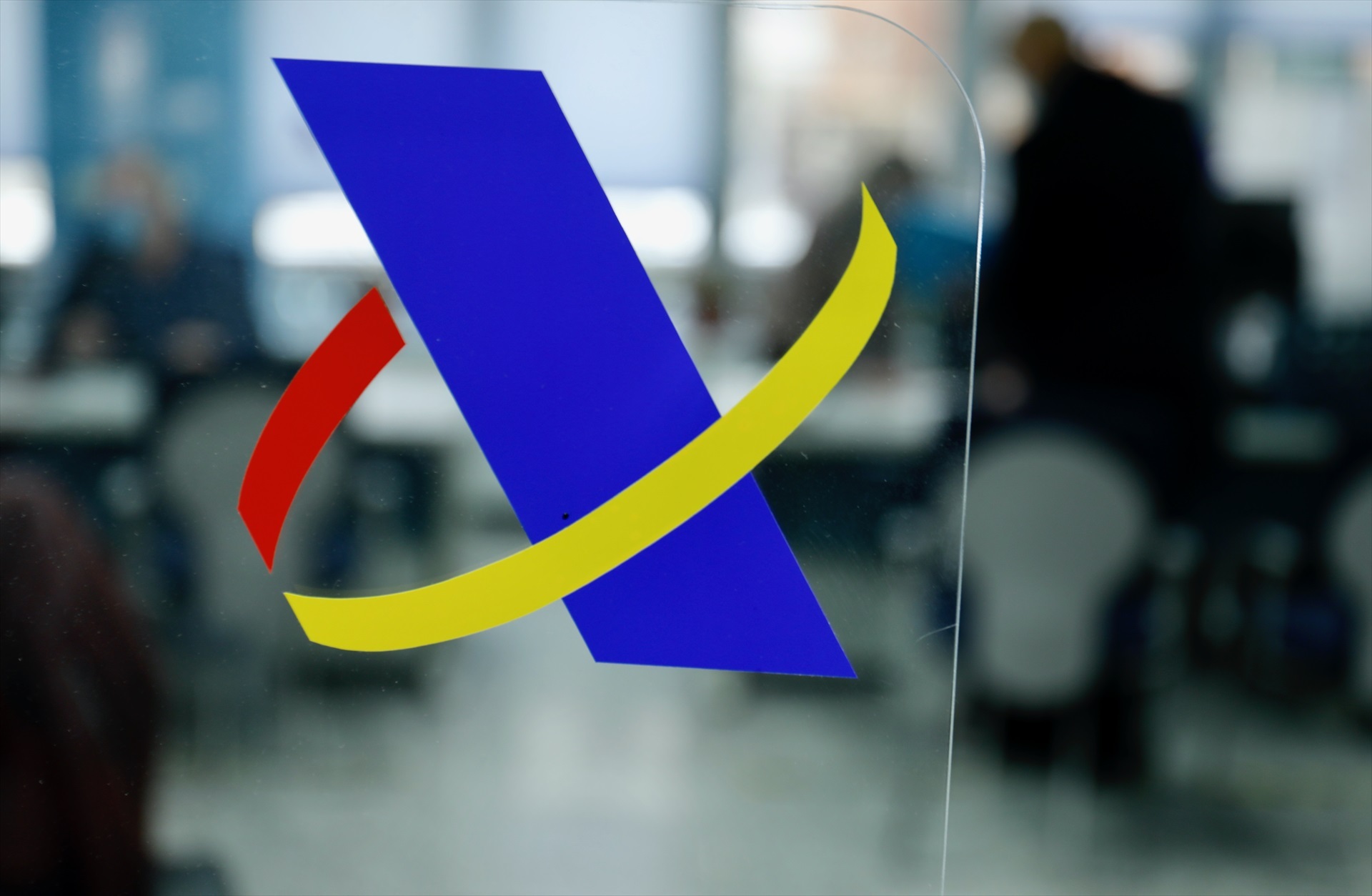 Hacienda gasta 500.000 euros en una campaña para reducir la "percepción negativa" de los impuestos