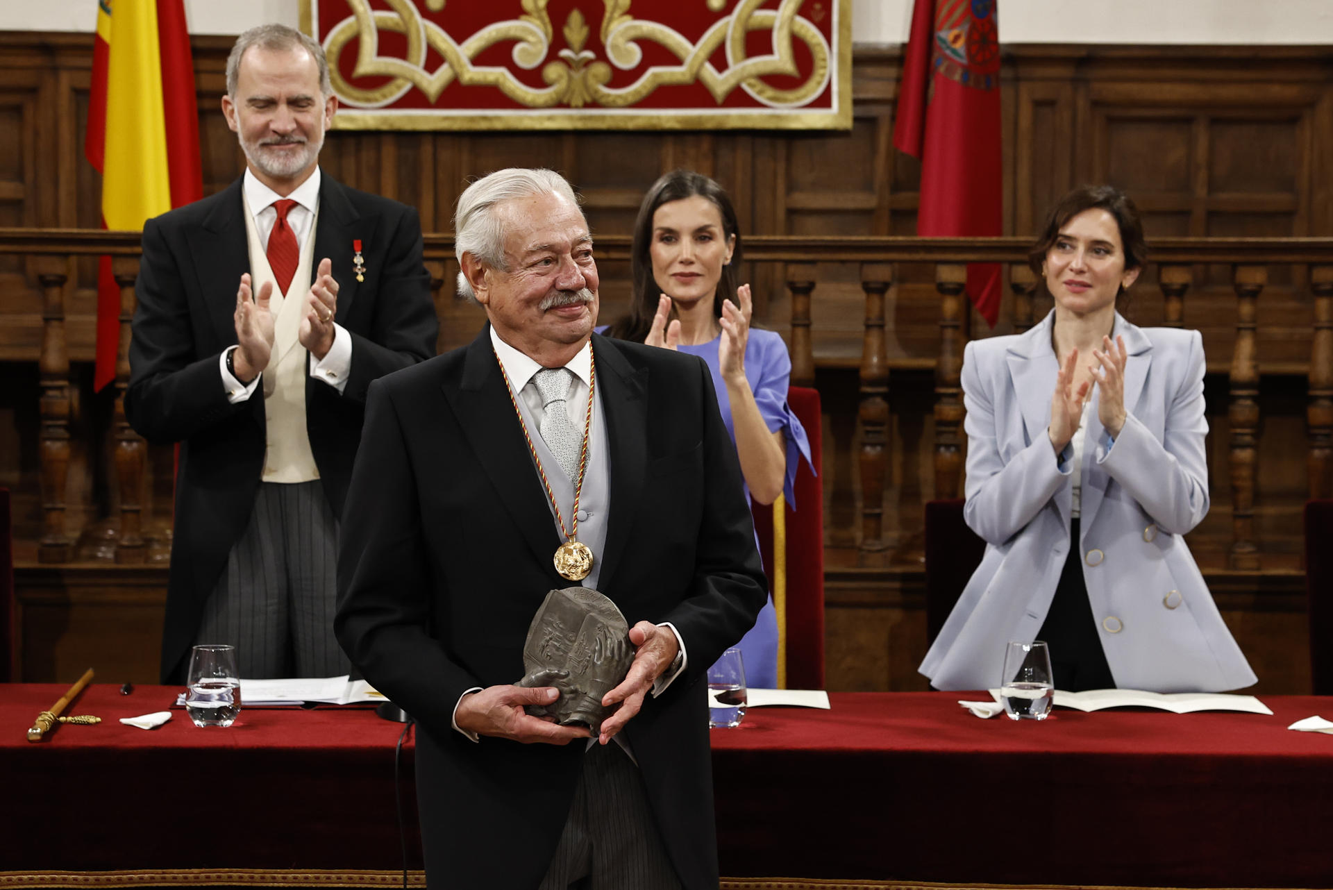 Celorio recibe el Premio Cervantes: "La nacionalidad mexicana no puede disociarse de la historia y cultura españolas"